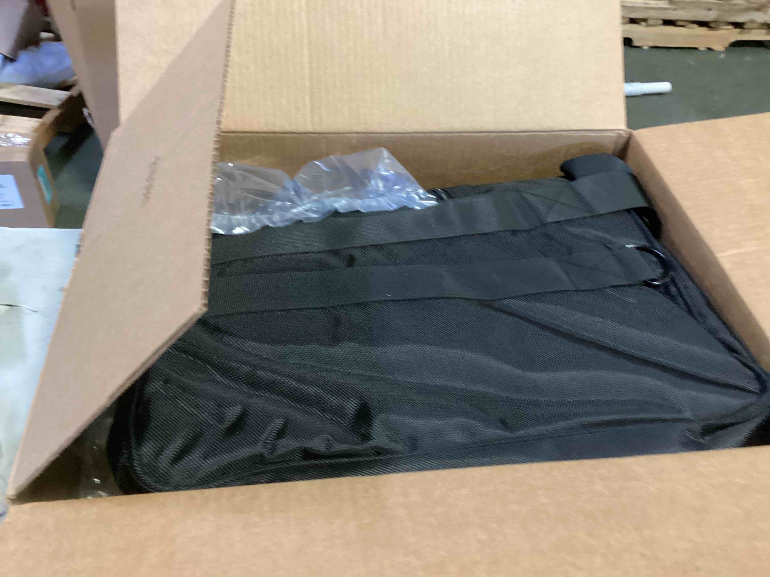 https://s3.amazonaws.com/lotting-images-prod/bidfta/YEL5652955_1700077917807.jpeg