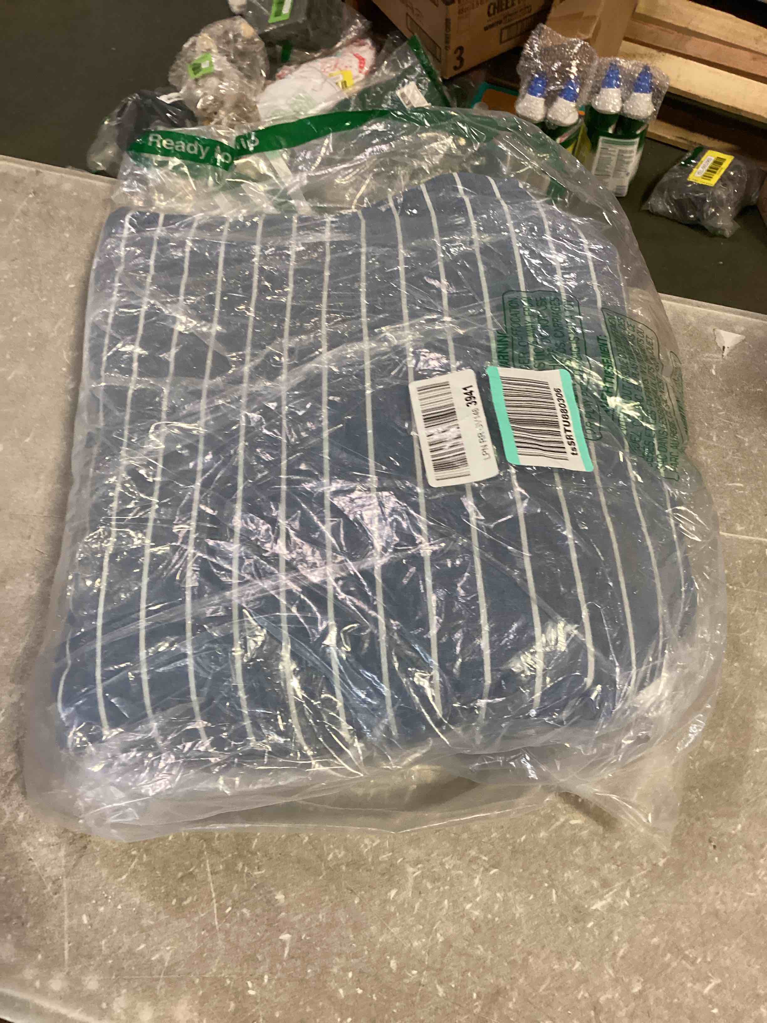 https://s3.amazonaws.com/lotting-images-prod/bidfta/YEL5653053_1700140968672.jpeg