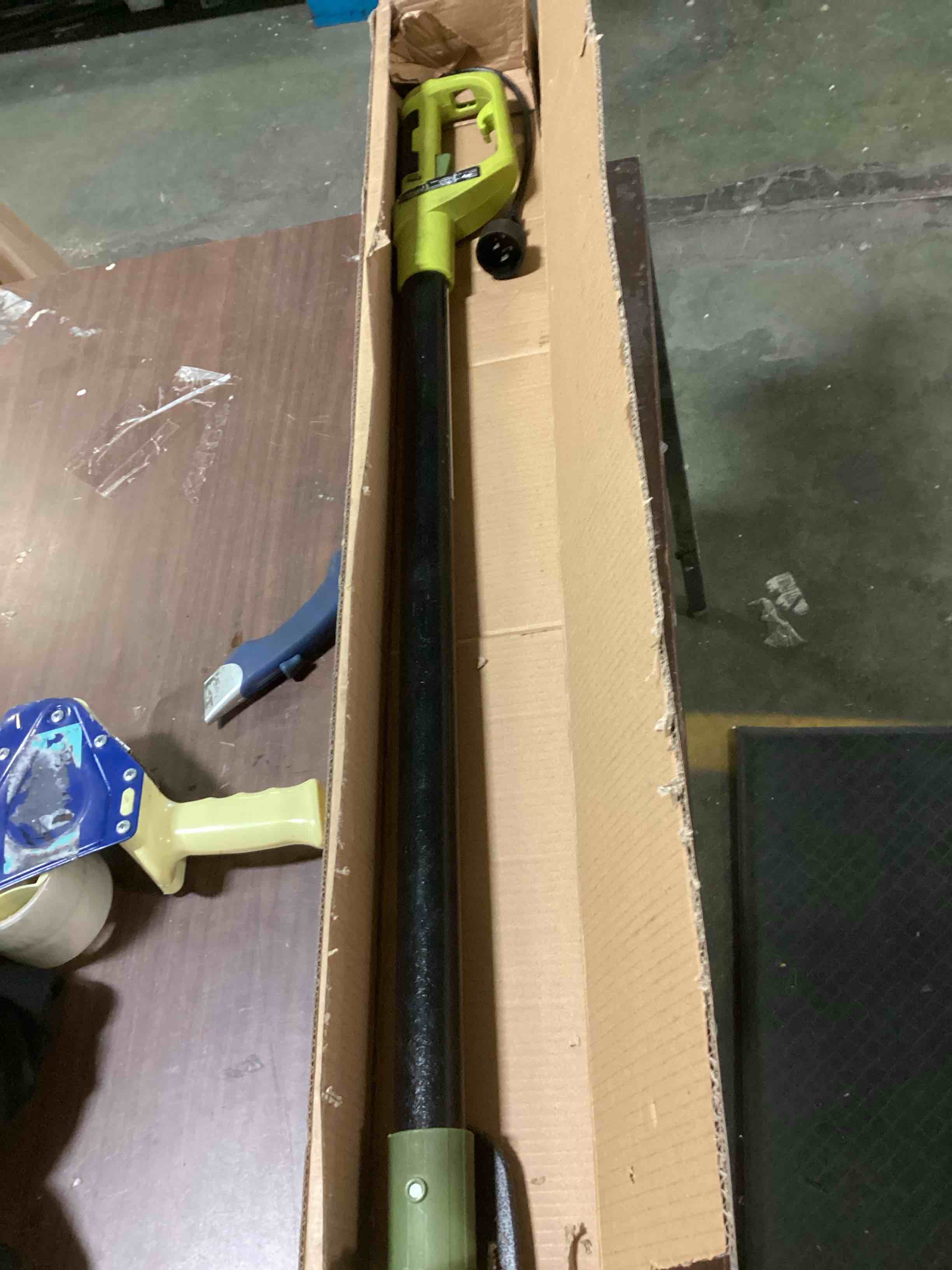 https://s3.amazonaws.com/lotting-images-prod/bidfta/YEL5654286_1700148271900.jpeg
