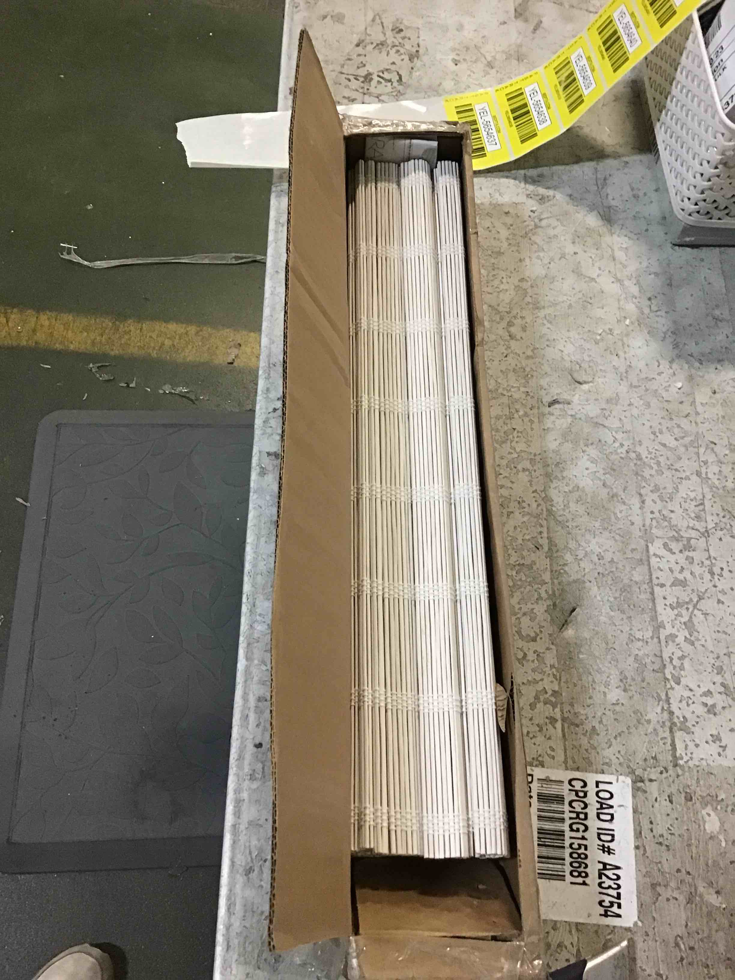 https://s3.amazonaws.com/lotting-images-prod/bidfta/YEL5654637_1700572577332.jpeg