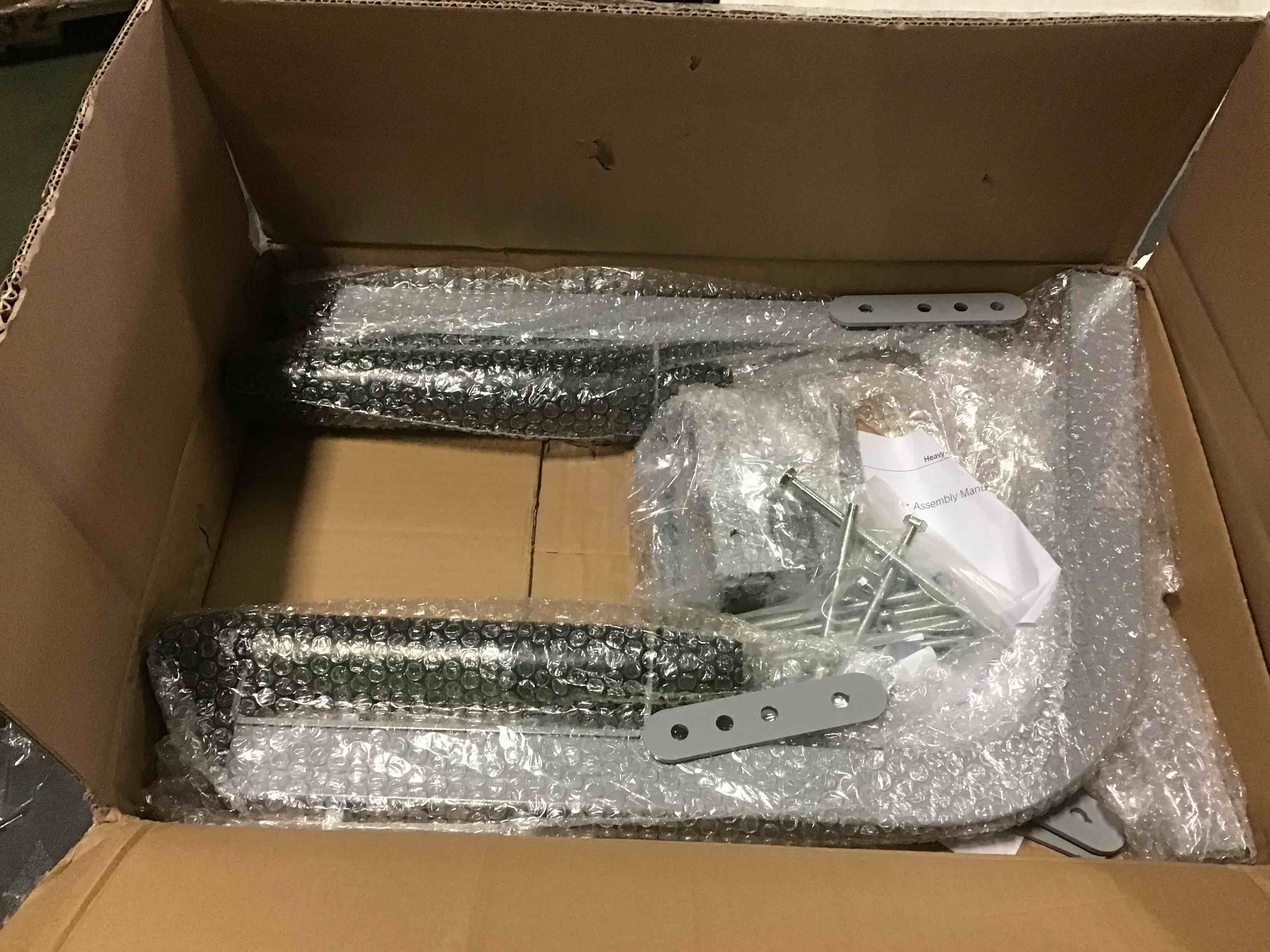 https://s3.amazonaws.com/lotting-images-prod/bidfta/YEL5656027_1701095914455.jpeg