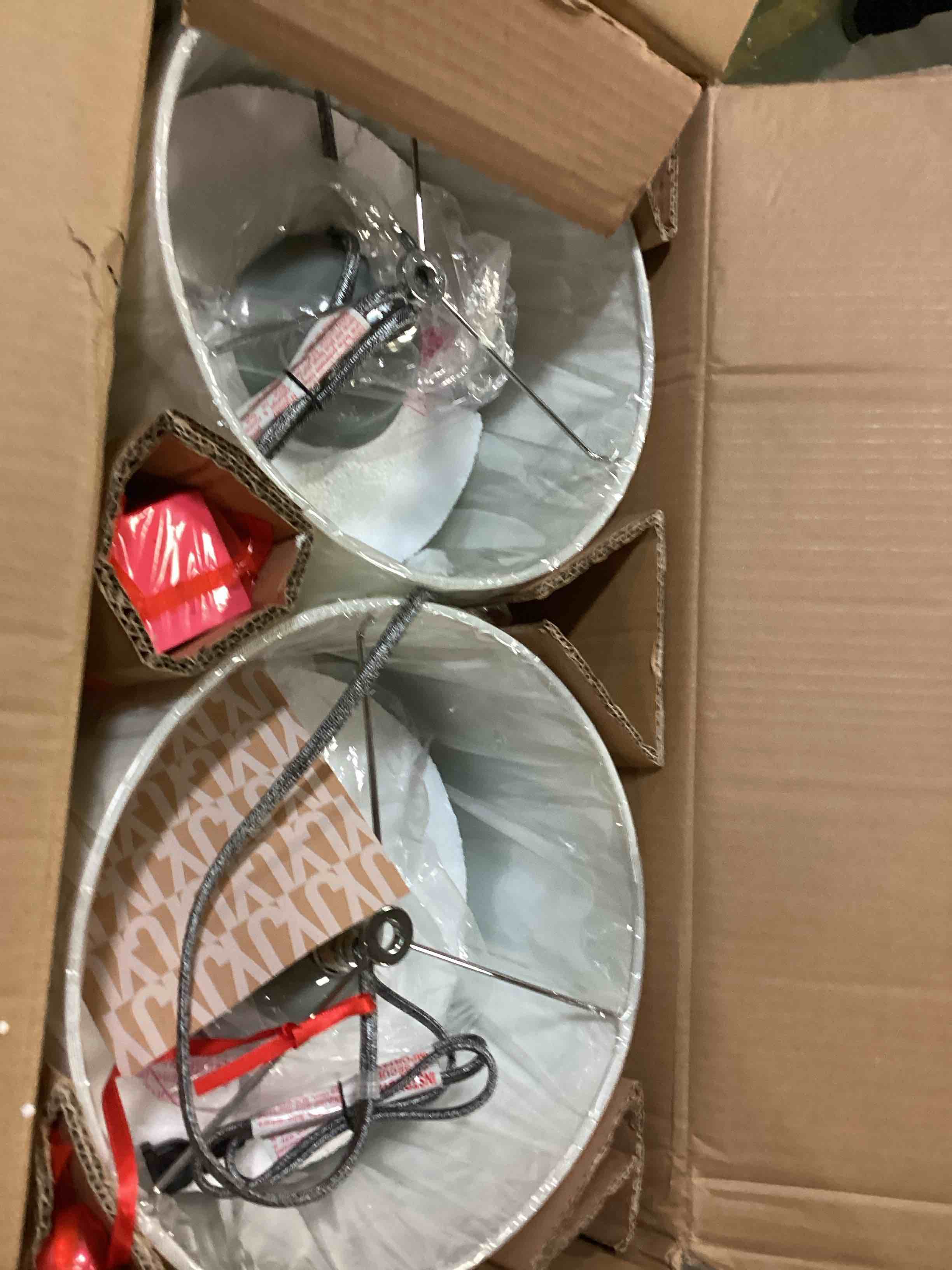 https://s3.amazonaws.com/lotting-images-prod/bidfta/YEL5661004_1703191419930.jpeg
