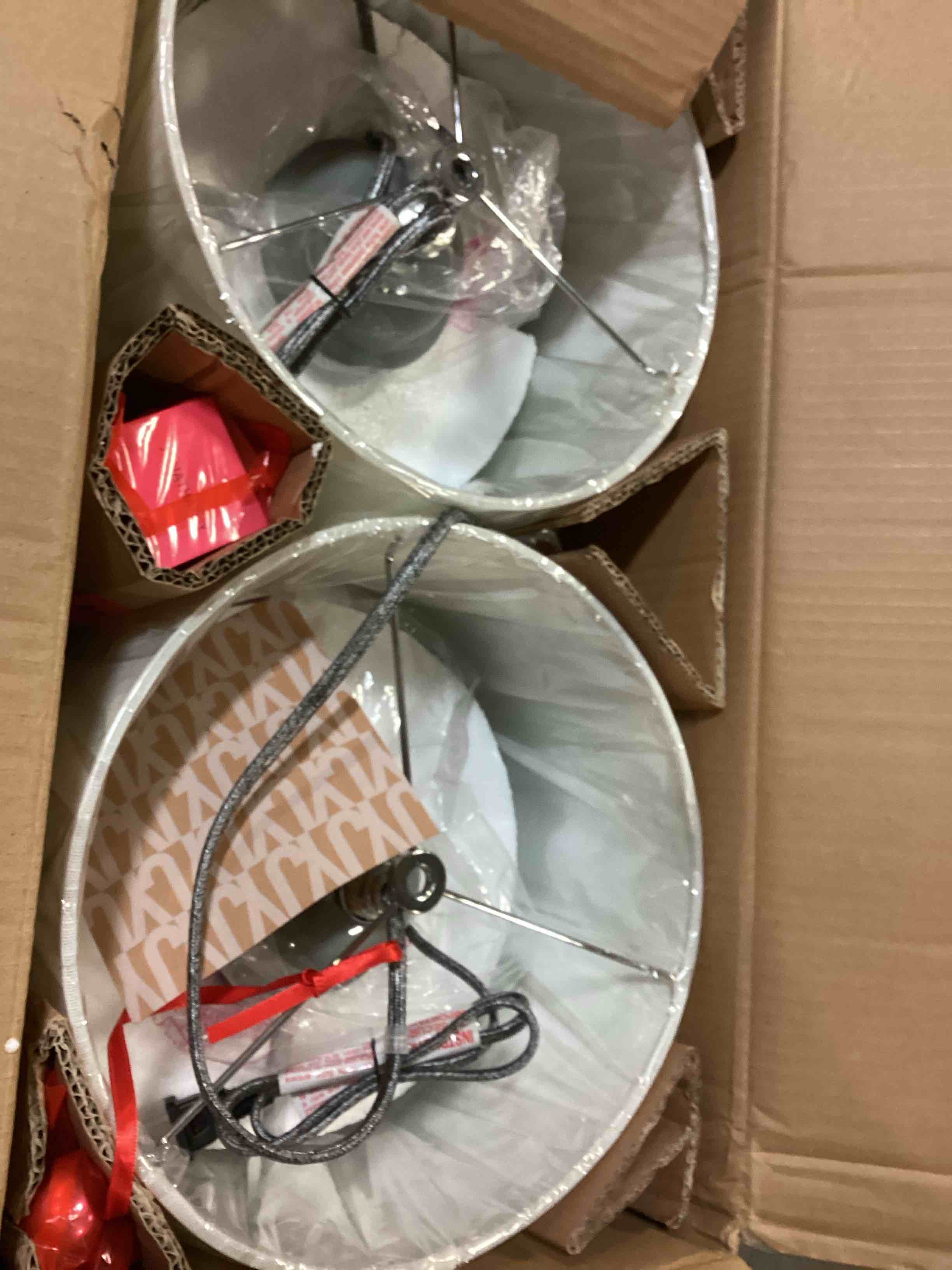https://s3.amazonaws.com/lotting-images-prod/bidfta/YEL5661004_1703191421265.jpeg