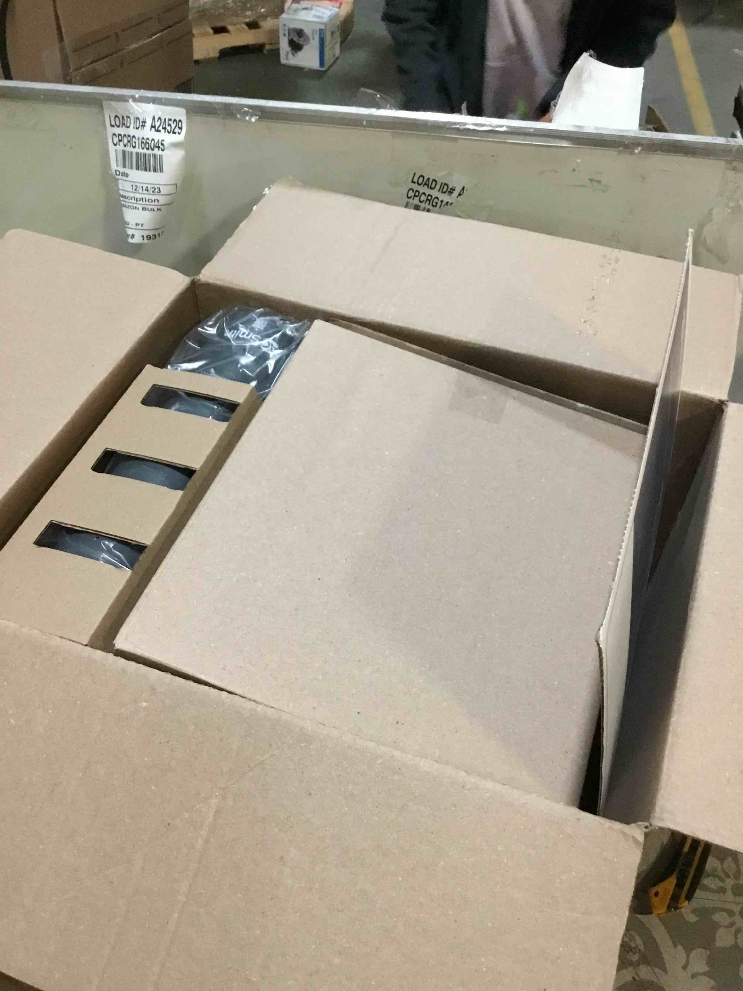 https://s3.amazonaws.com/lotting-images-prod/bidfta/YEL5665143_1702730682224.jpeg
