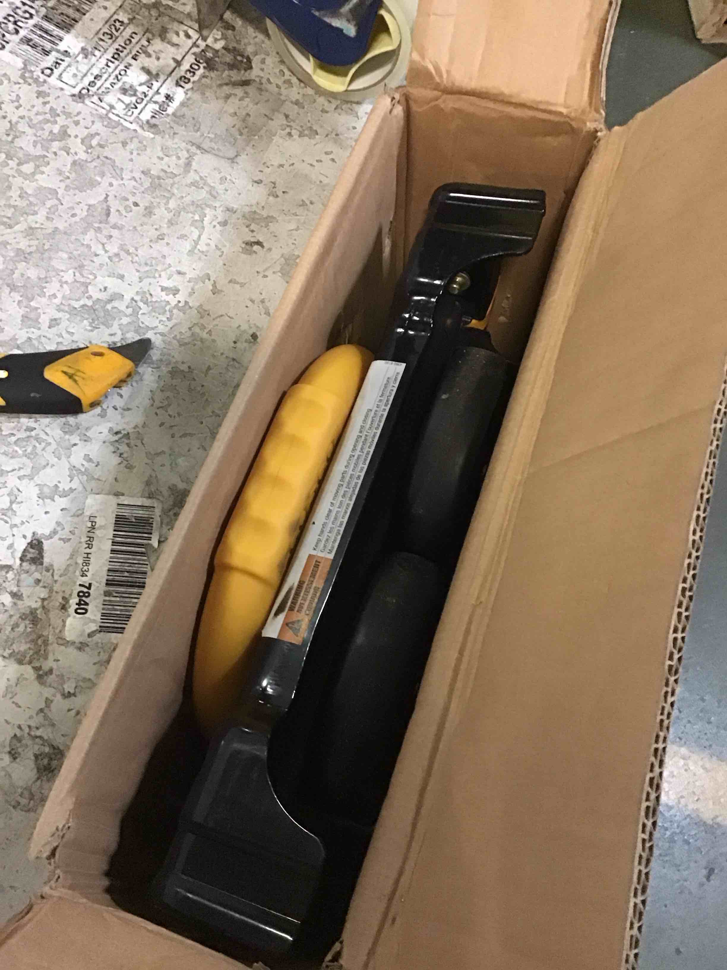 https://s3.amazonaws.com/lotting-images-prod/bidfta/YEL5665512_1702988388748.jpeg