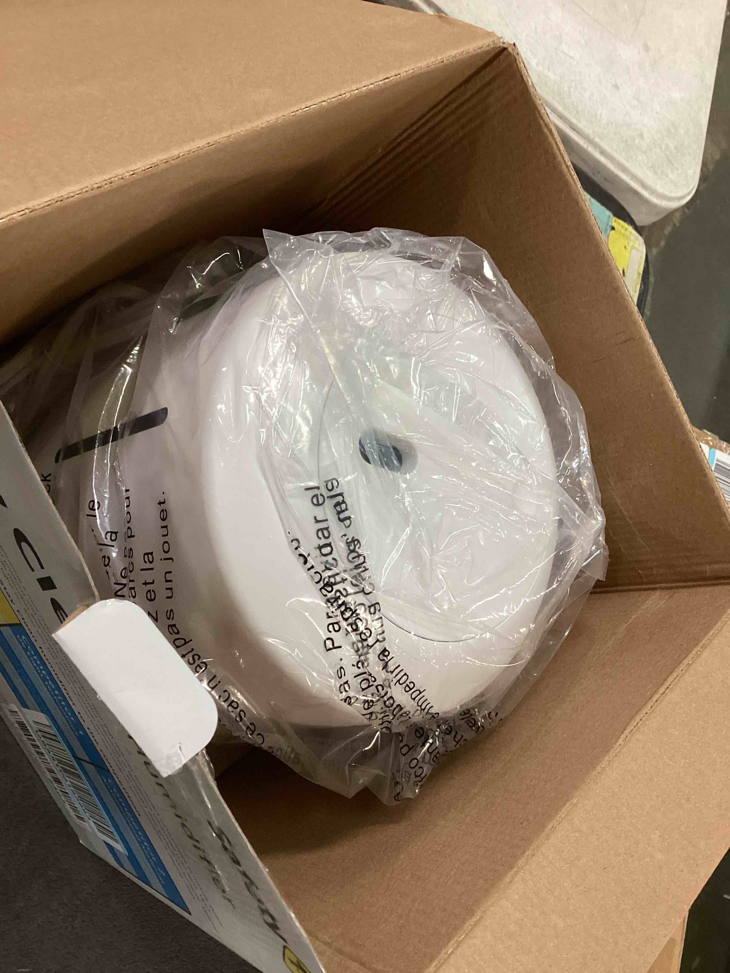 https://s3.amazonaws.com/lotting-images-prod/bidfta/YEL5672560_1707247944207.jpeg