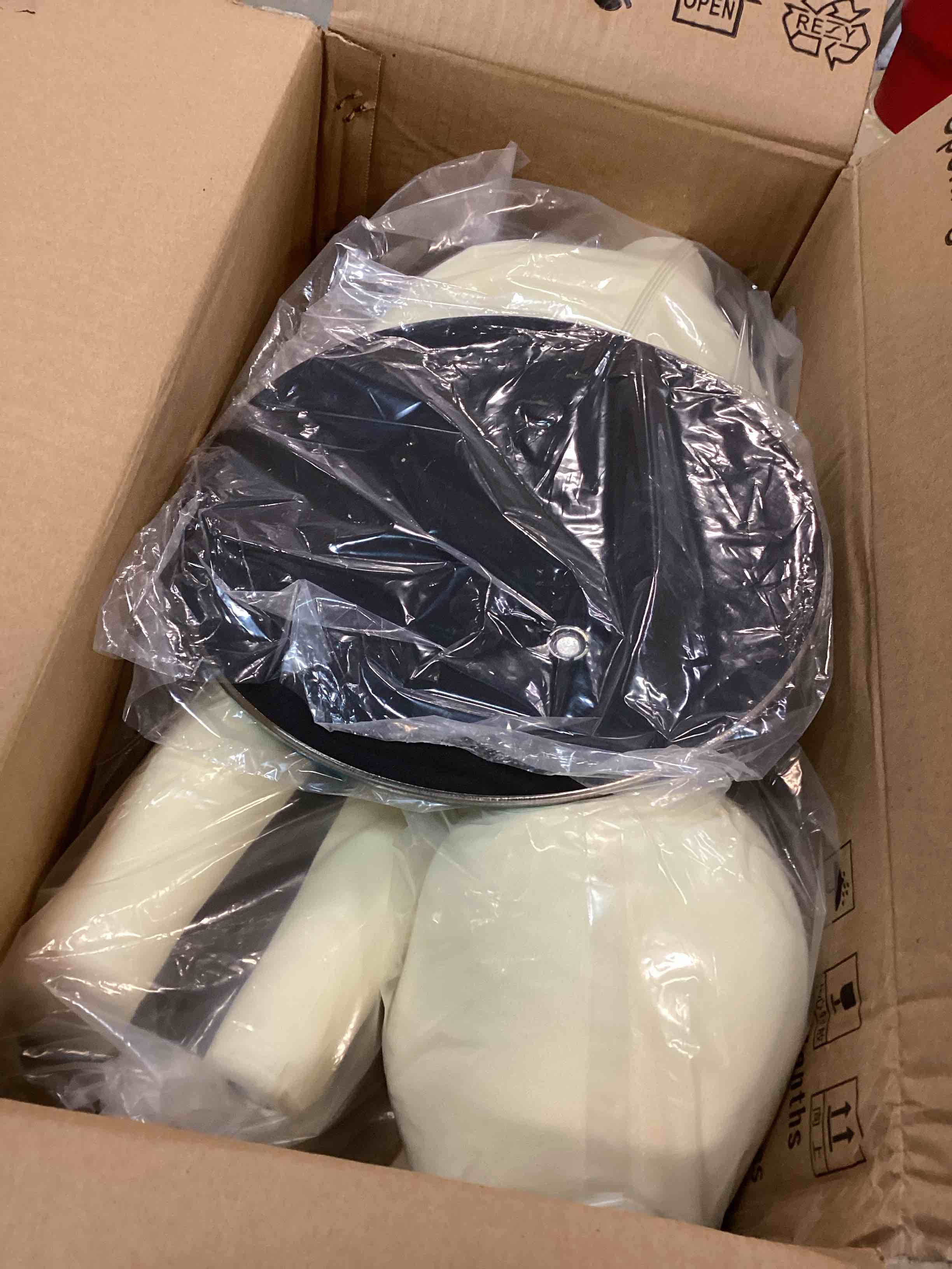 https://s3.amazonaws.com/lotting-images-prod/bidfta/YEL5672907_1707405870111.jpeg