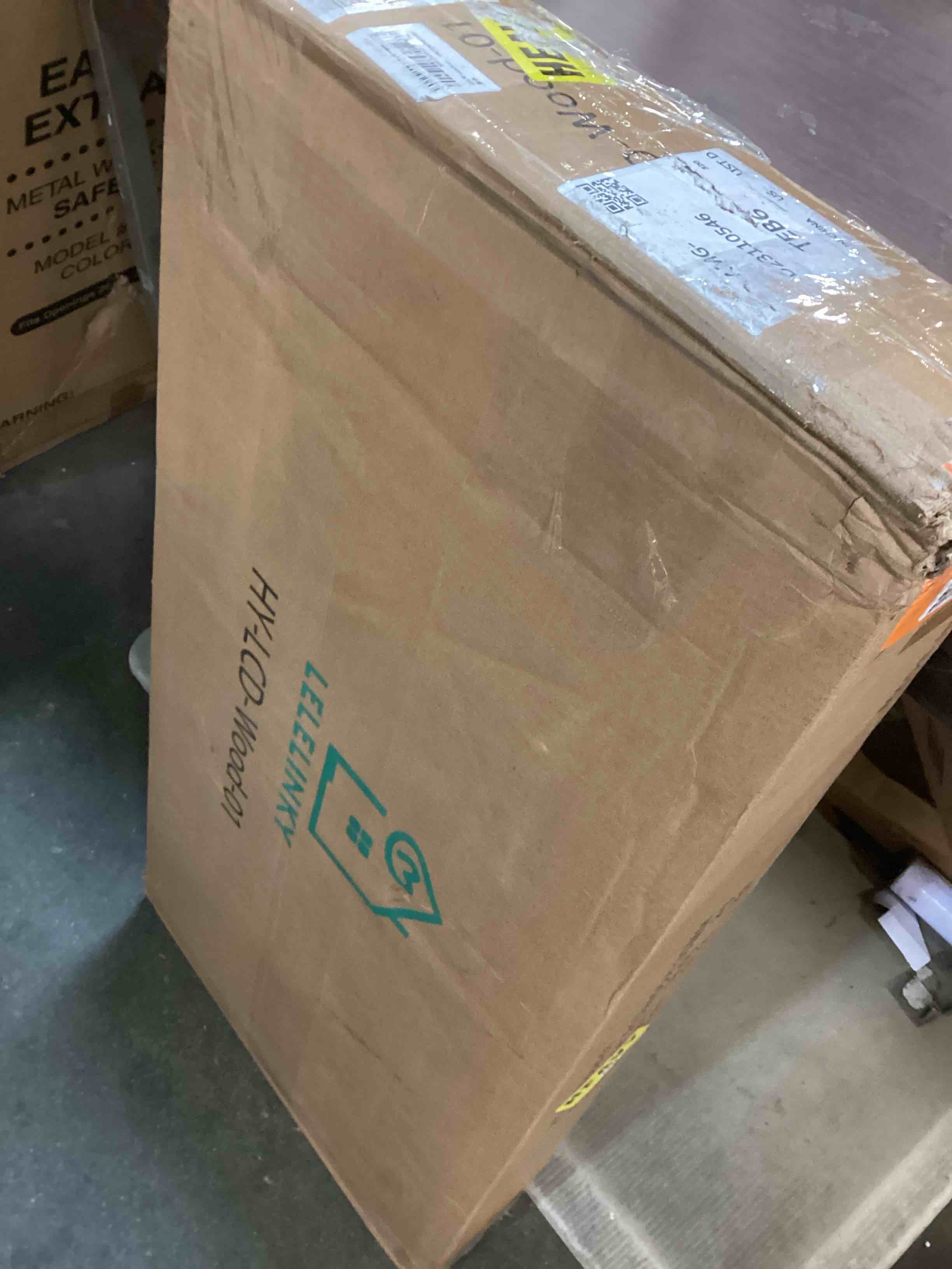 https://s3.amazonaws.com/lotting-images-prod/bidfta/YEL5673040_1707739859708.jpeg