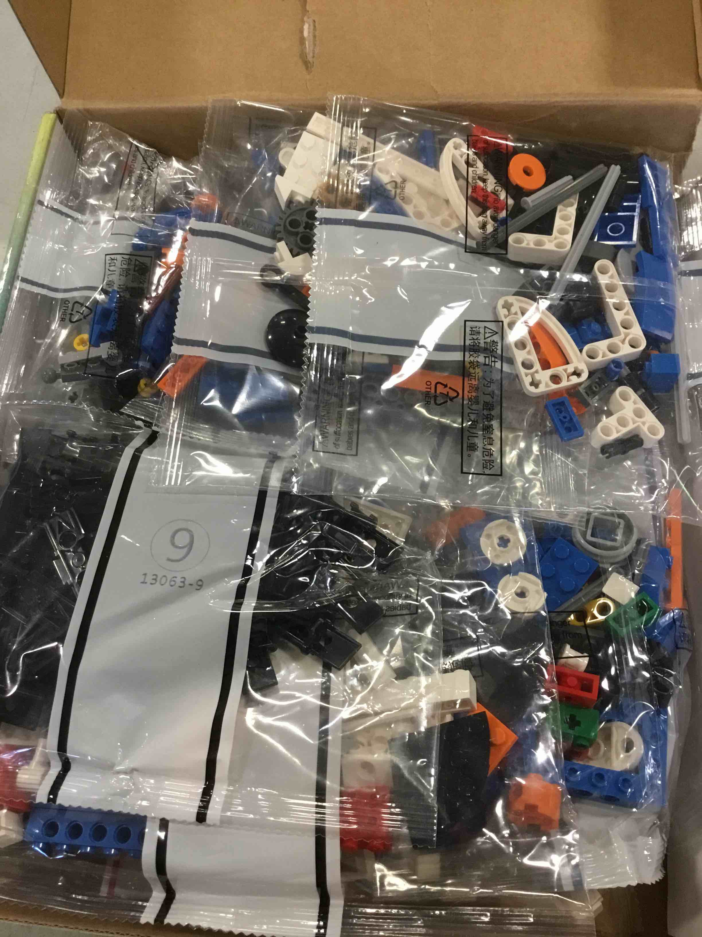 https://s3.amazonaws.com/lotting-images-prod/bidfta/YEL5674351_1707755781325.jpeg