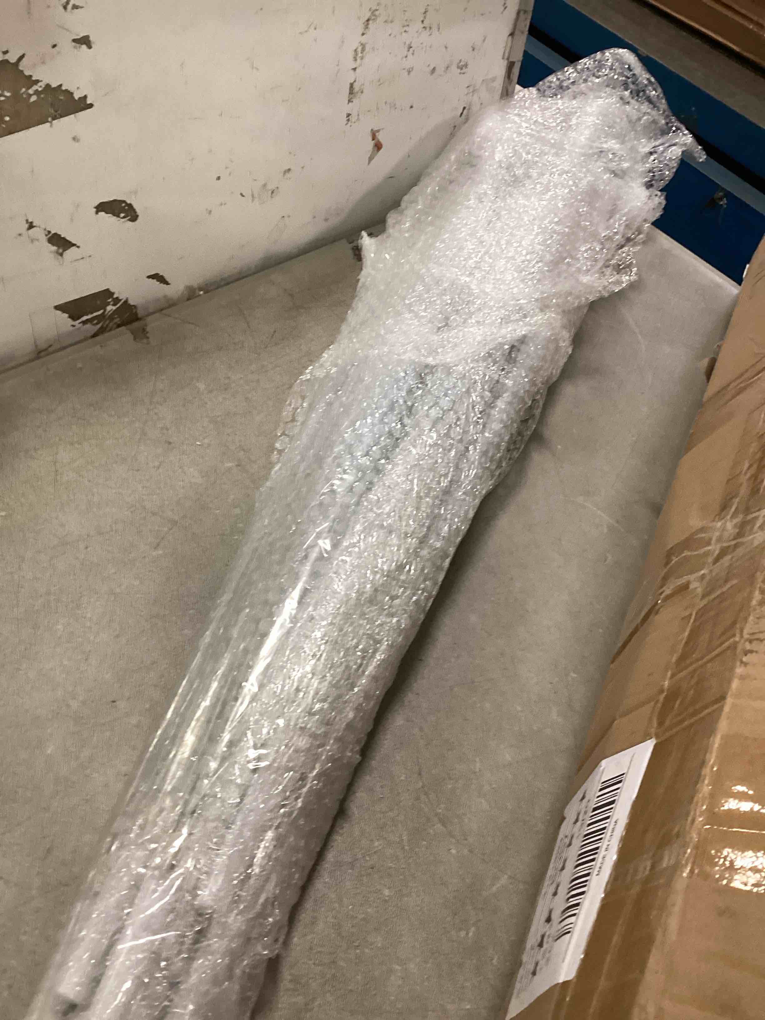 https://s3.amazonaws.com/lotting-images-prod/bidfta/YEL5682825_1706887043540.jpeg