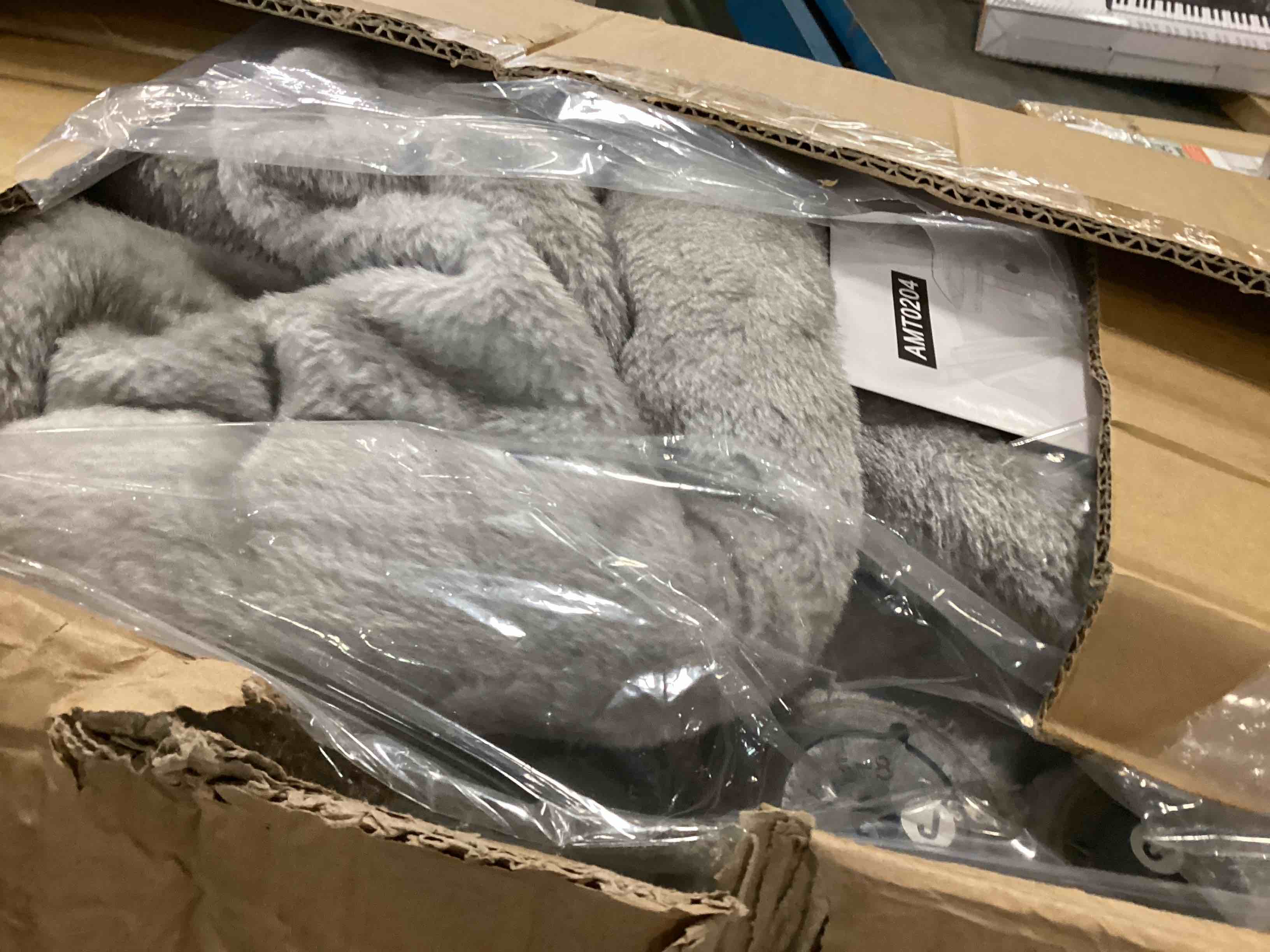 https://s3.amazonaws.com/lotting-images-prod/bidfta/YEL5683098_1706908752028.jpeg