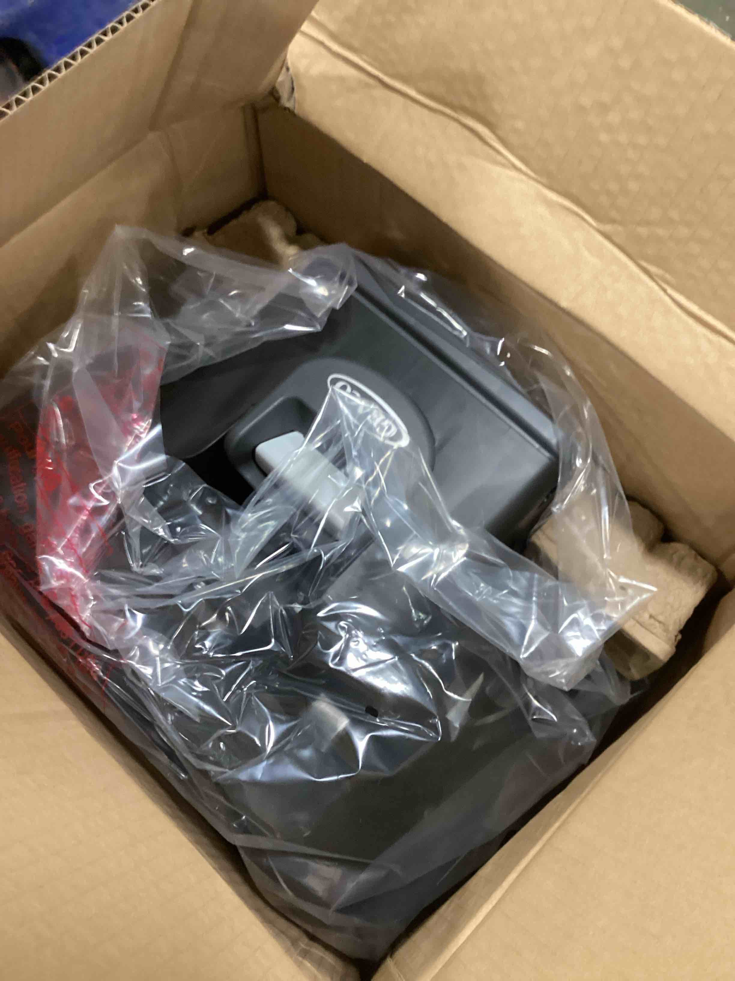 https://s3.amazonaws.com/lotting-images-prod/bidfta/YEL5684123_1707487608536.jpeg