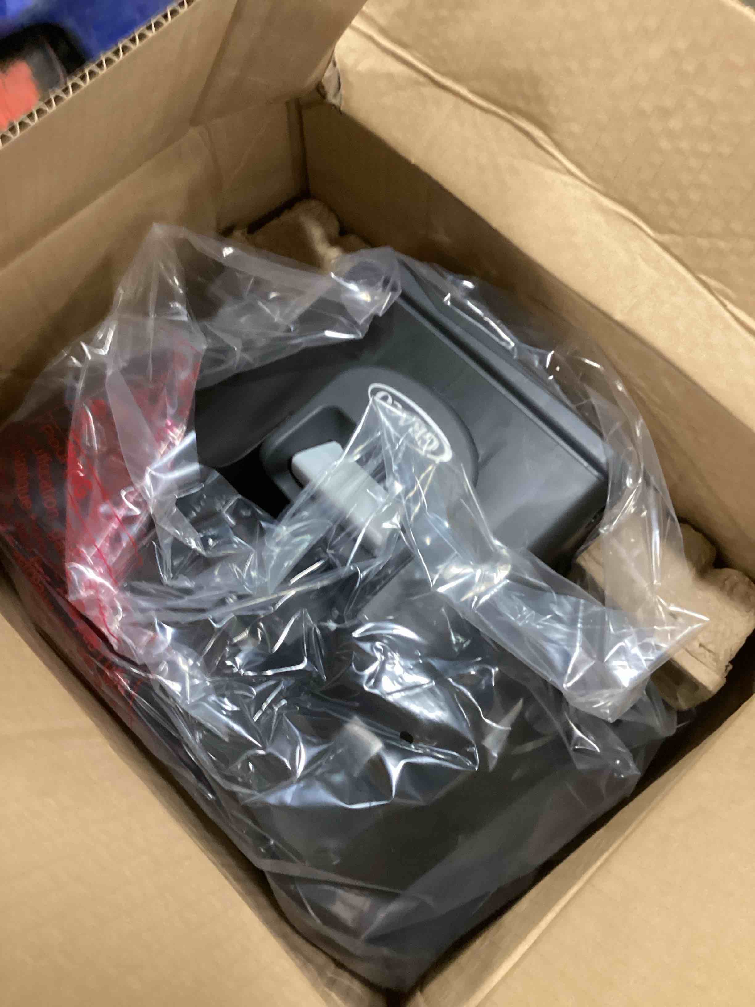 https://s3.amazonaws.com/lotting-images-prod/bidfta/YEL5684123_1707487609660.jpeg
