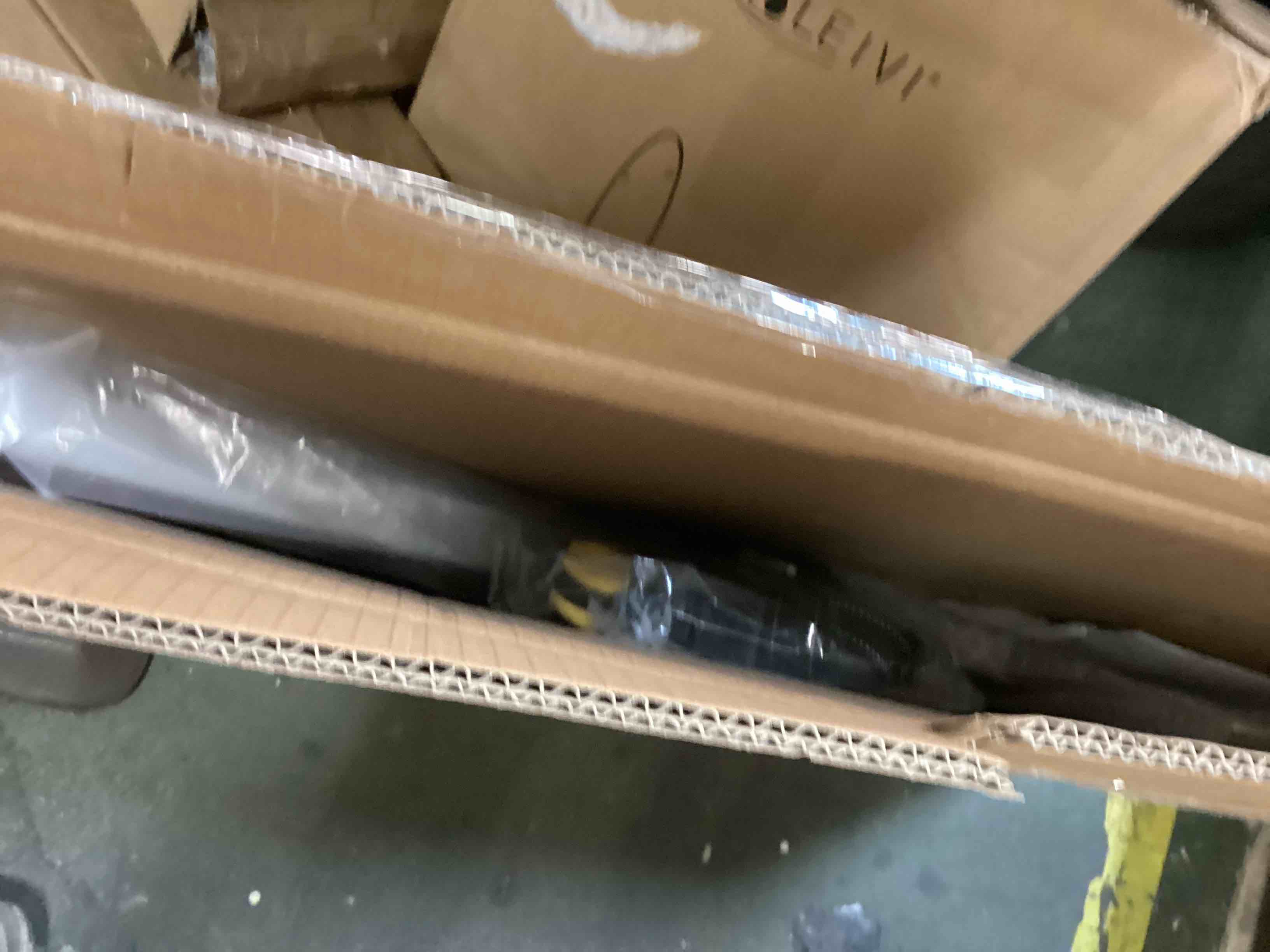 https://s3.amazonaws.com/lotting-images-prod/bidfta/YEL5684352_1707740099896.jpeg