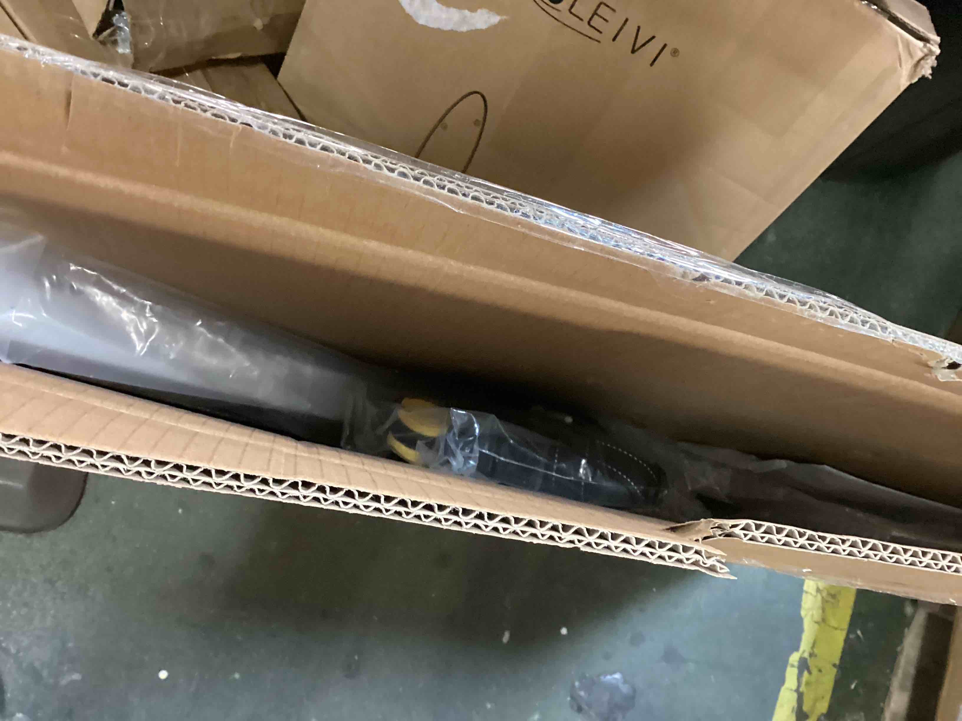 https://s3.amazonaws.com/lotting-images-prod/bidfta/YEL5684352_1707740100657.jpeg