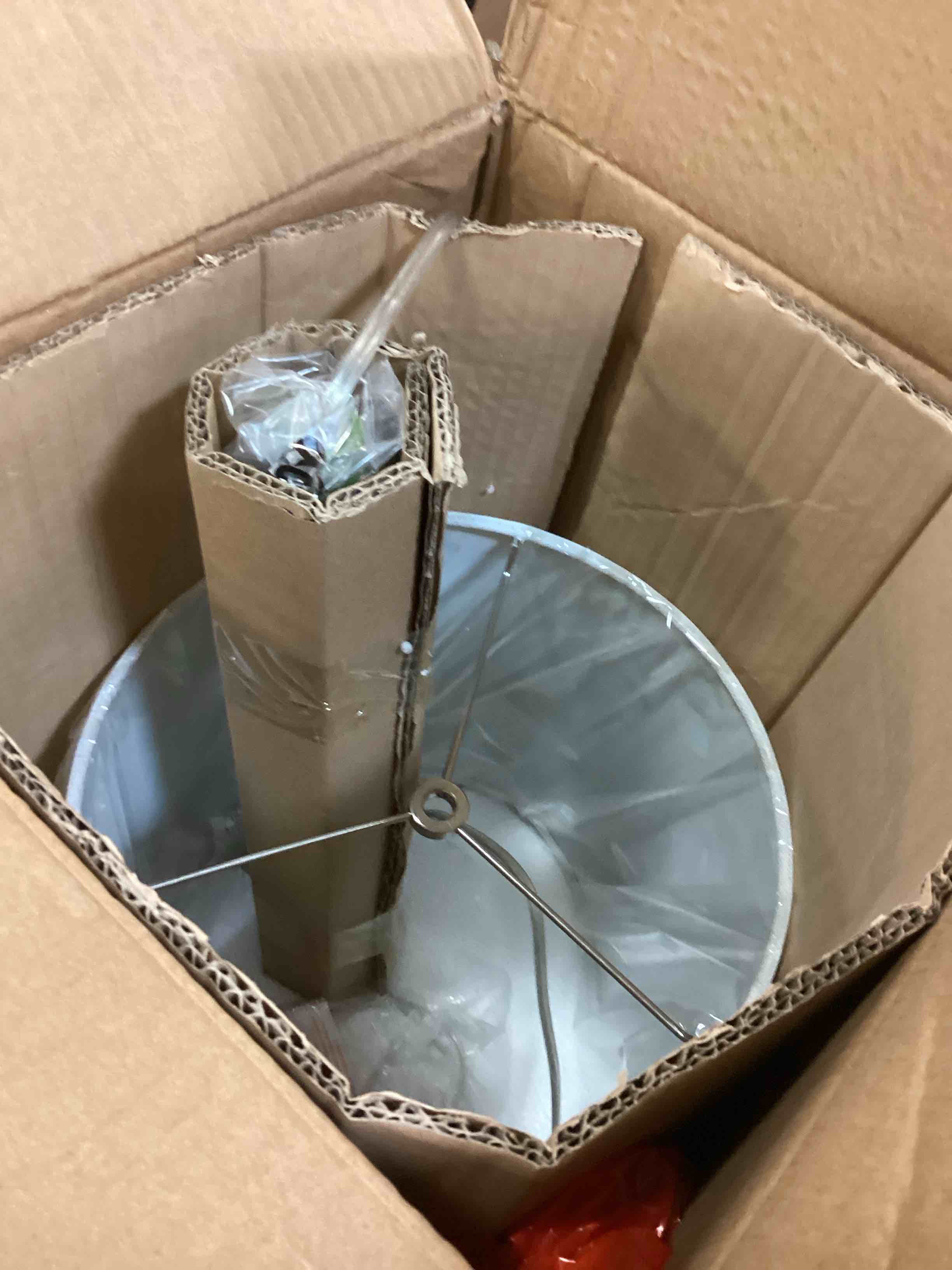 https://s3.amazonaws.com/lotting-images-prod/bidfta/YEL5684411_1707745150231.jpeg