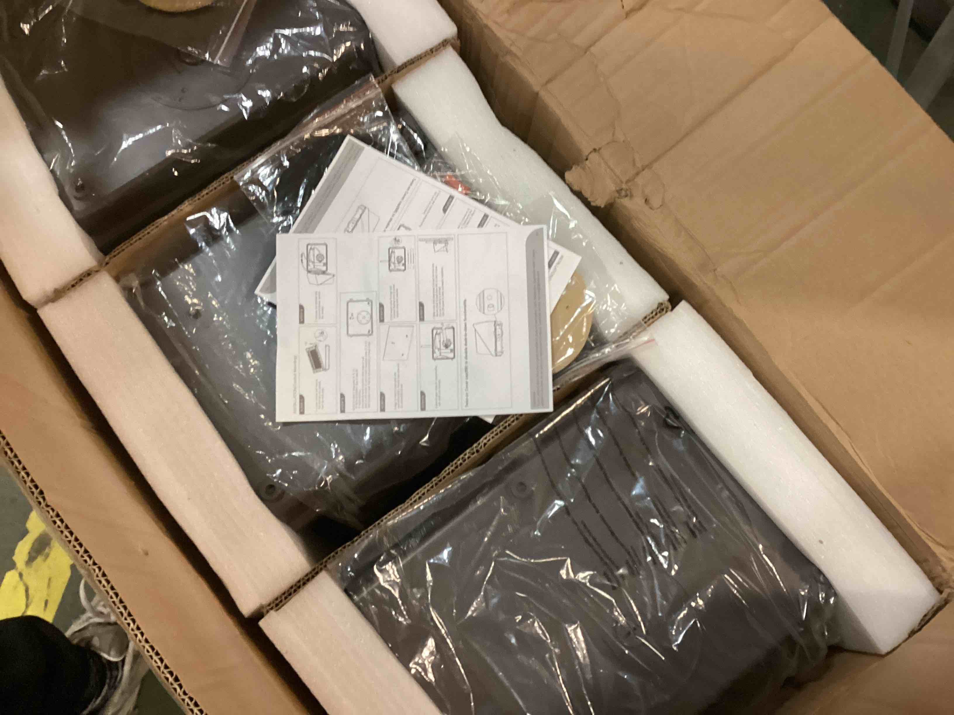 https://s3.amazonaws.com/lotting-images-prod/bidfta/YEL5684501_1707756083484.jpeg