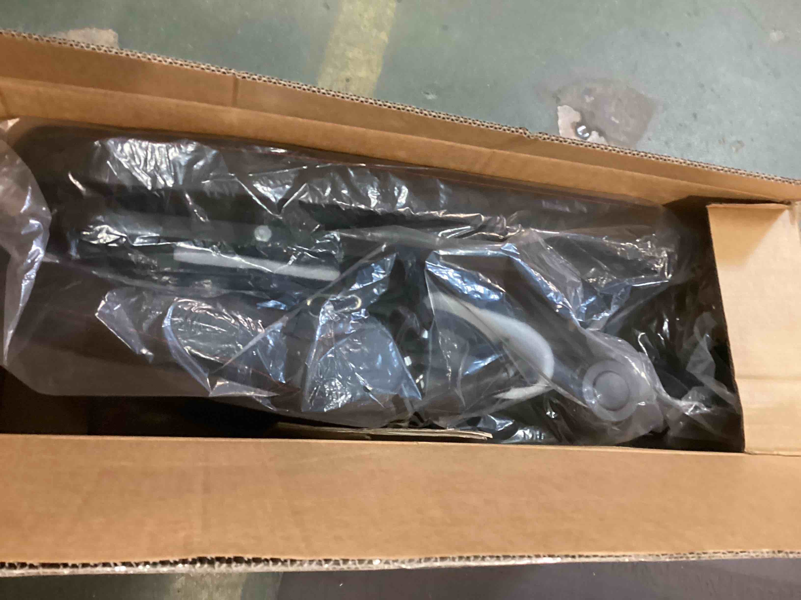 https://s3.amazonaws.com/lotting-images-prod/bidfta/YEL5684663_1707826686501.jpeg