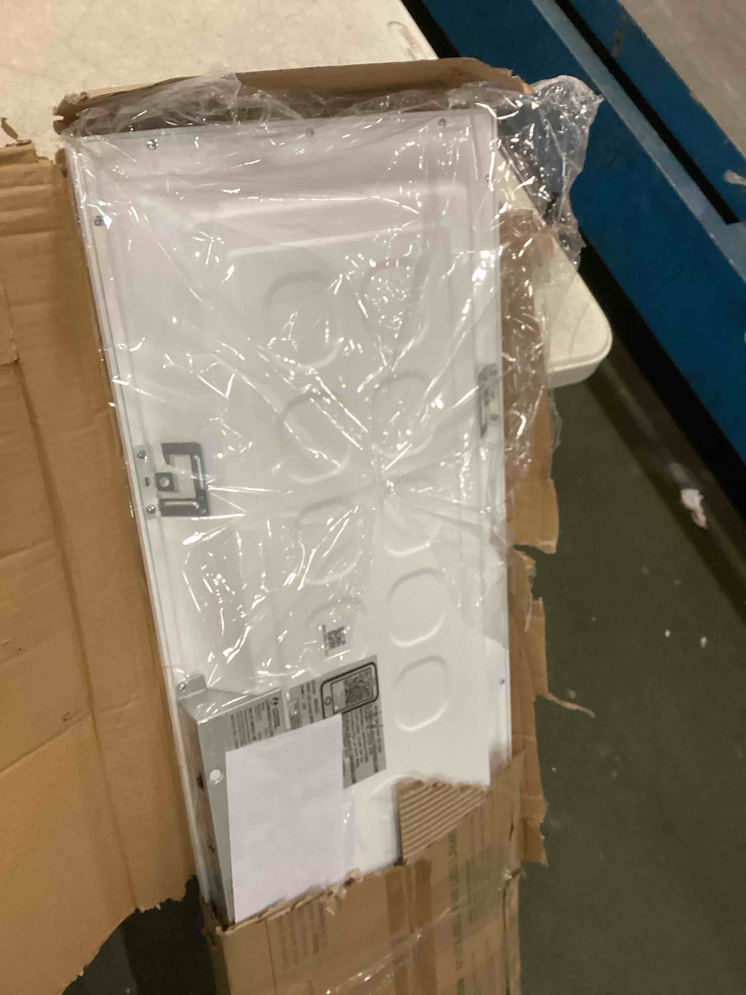 https://s3.amazonaws.com/lotting-images-prod/bidfta/YEL5685385_1708005866757.jpeg
