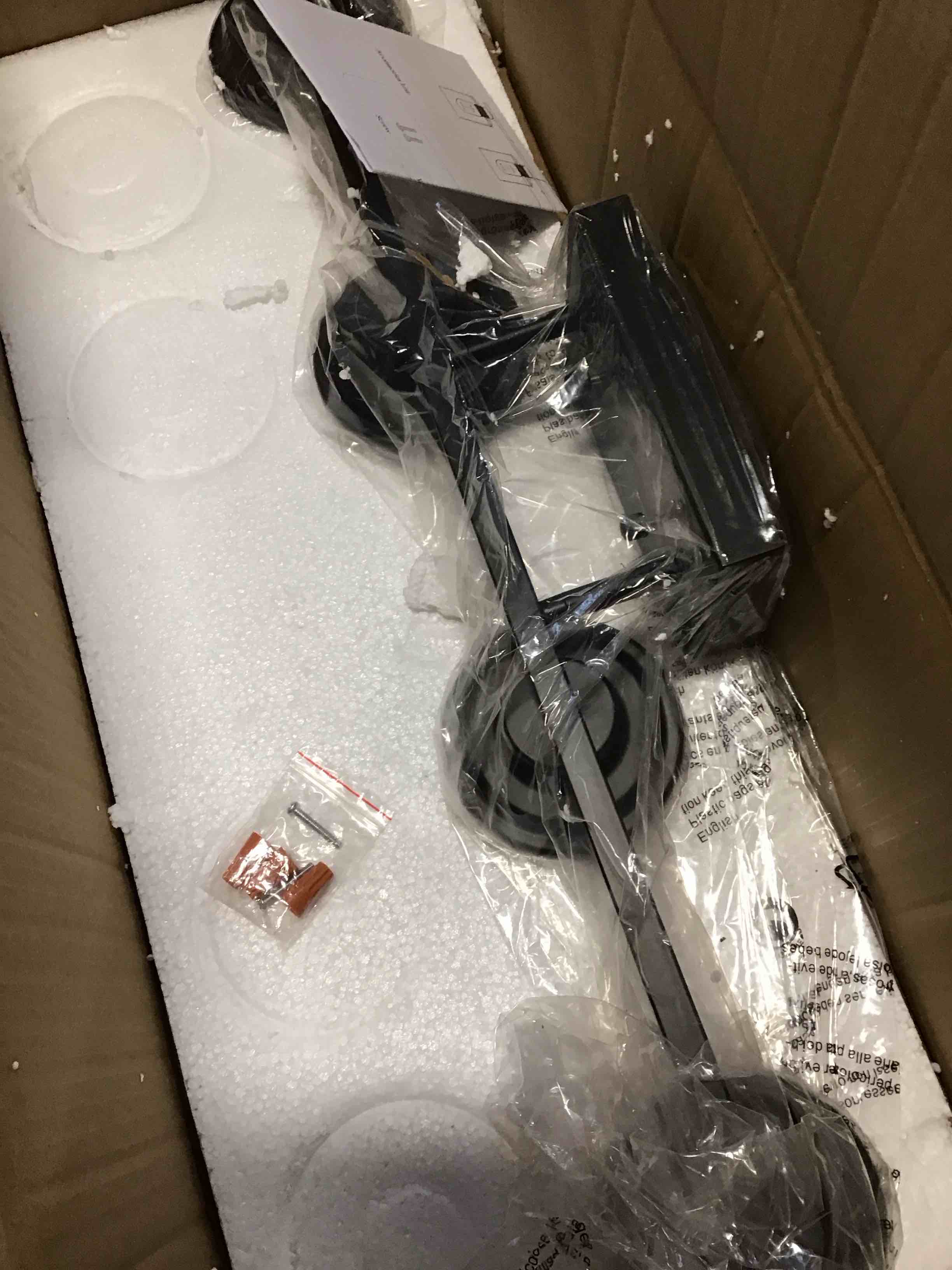 https://s3.amazonaws.com/lotting-images-prod/bidfta/YEL5688180_1707398933709.jpeg
