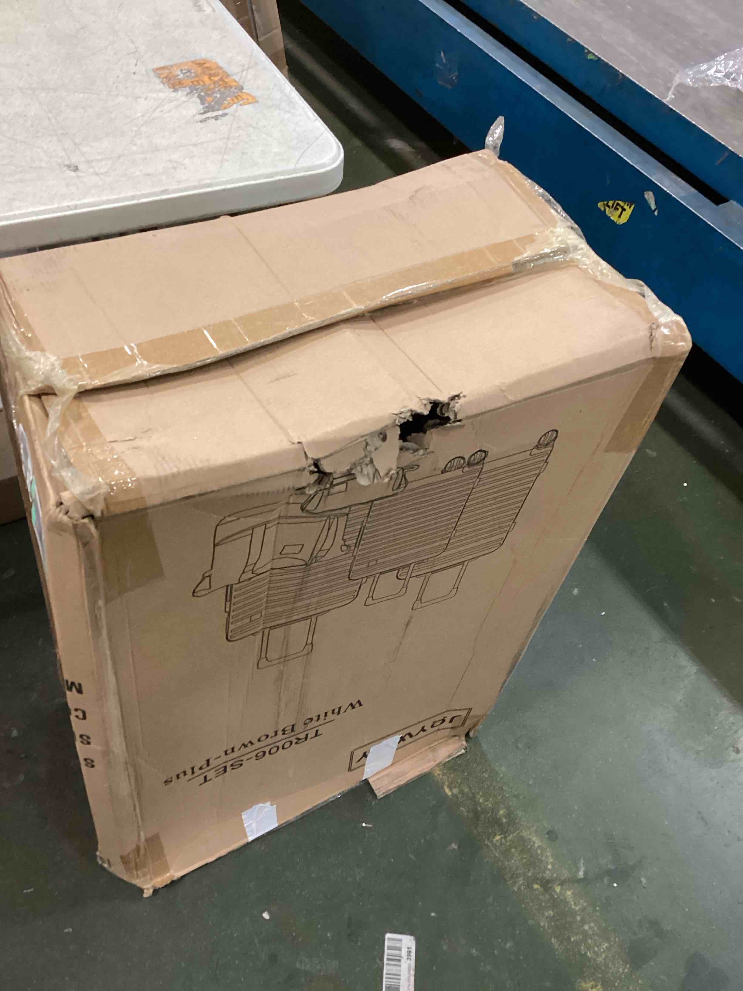 https://s3.amazonaws.com/lotting-images-prod/bidfta/YEL5689829_1707070520375.jpeg