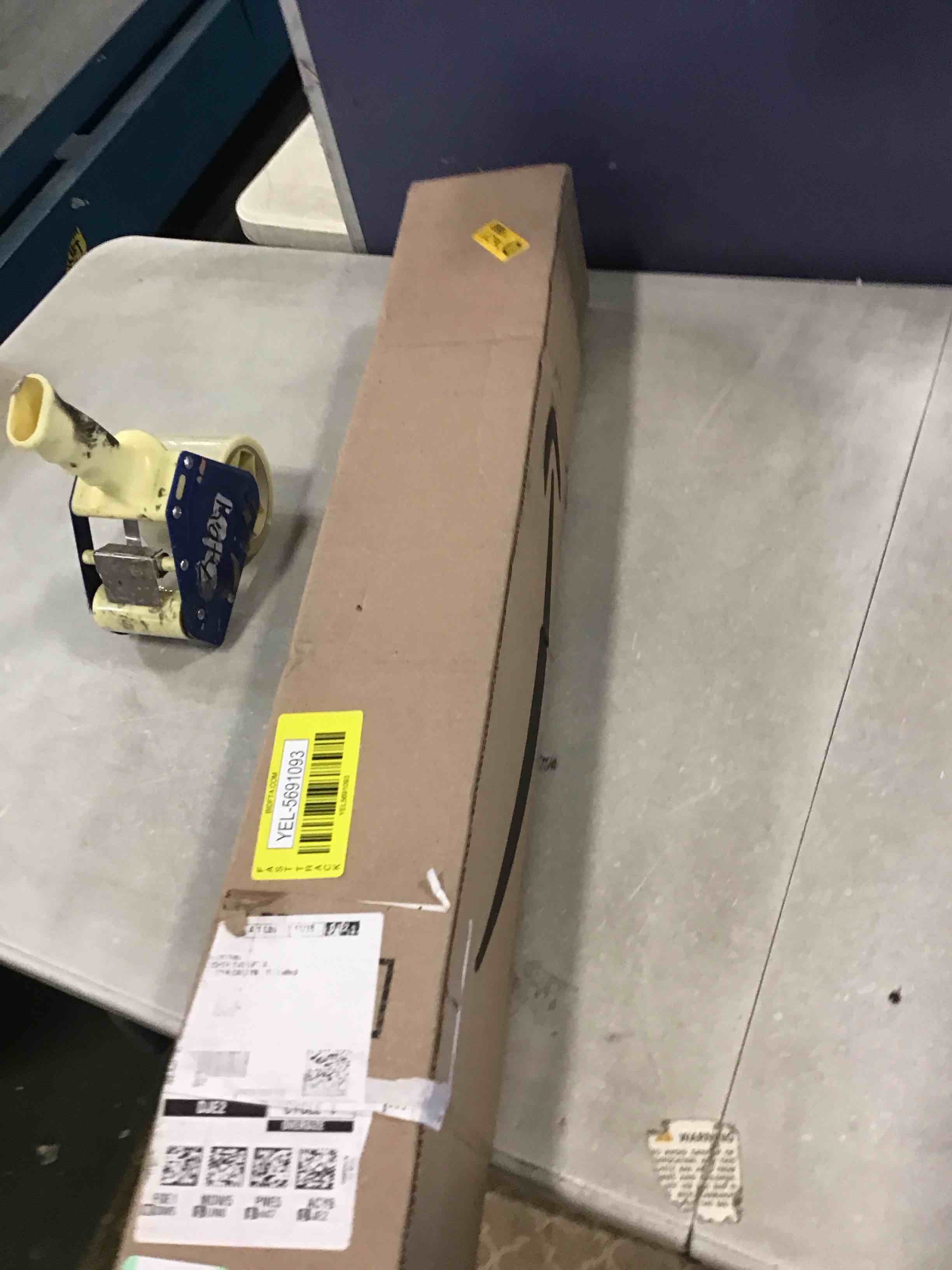 https://s3.amazonaws.com/lotting-images-prod/bidfta/YEL5691093_1707070616158.jpeg