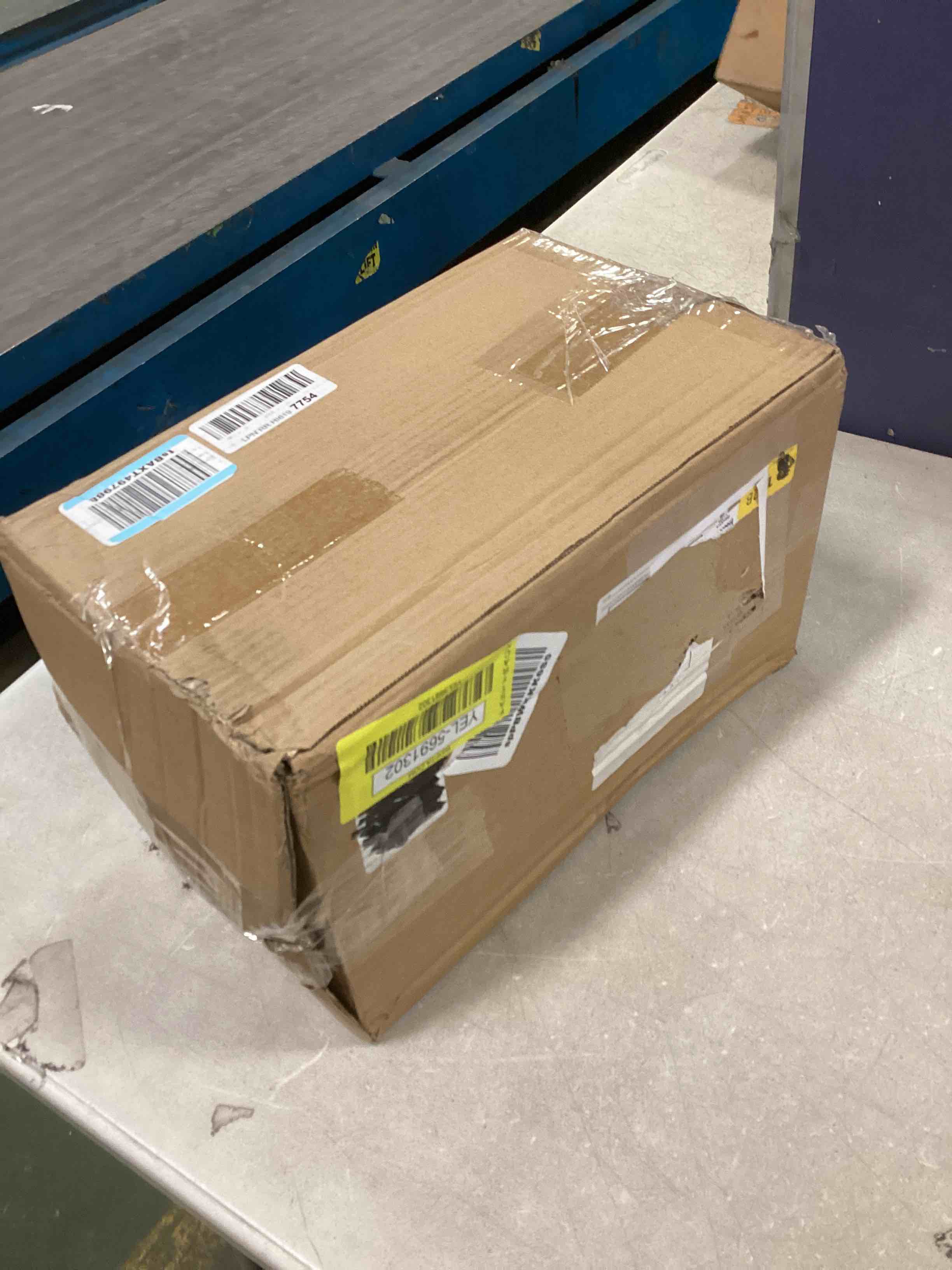 https://s3.amazonaws.com/lotting-images-prod/bidfta/YEL5691302_1707146458212.jpeg