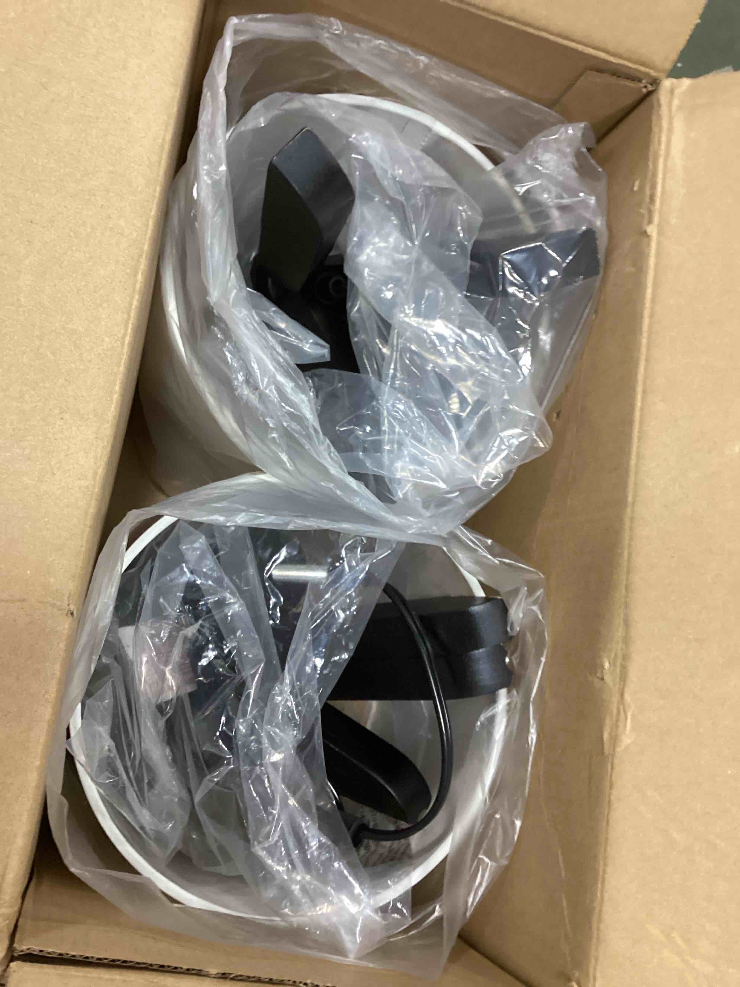 https://s3.amazonaws.com/lotting-images-prod/bidfta/YEL5692913_1709730988061.jpeg