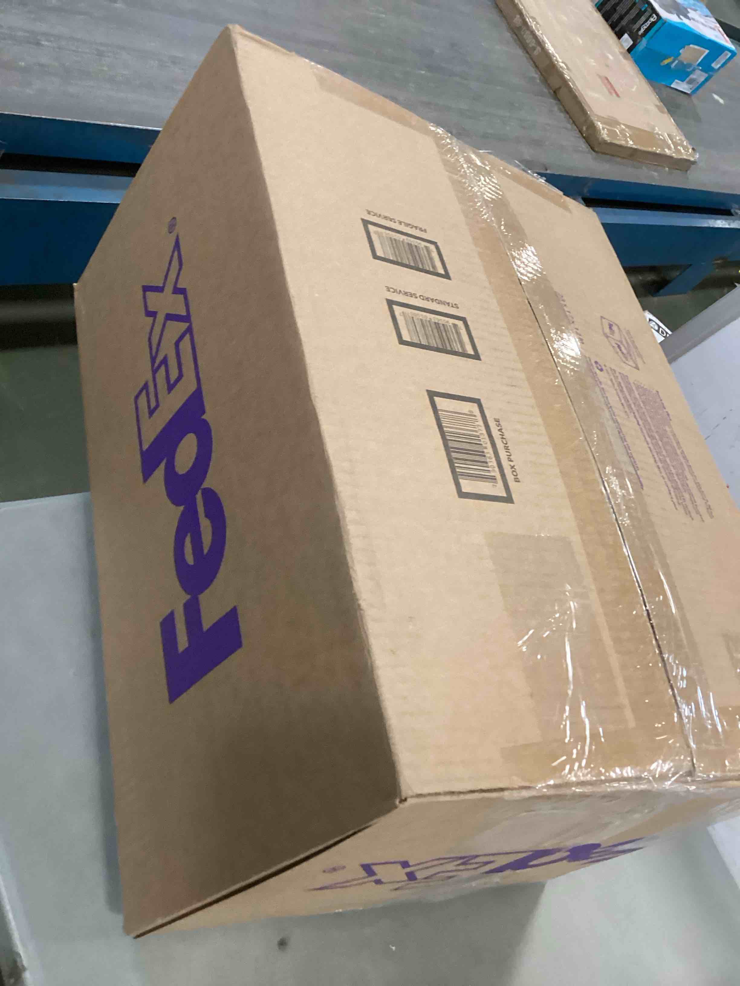 https://s3.amazonaws.com/lotting-images-prod/bidfta/YEL5694005_1707239906169.jpeg