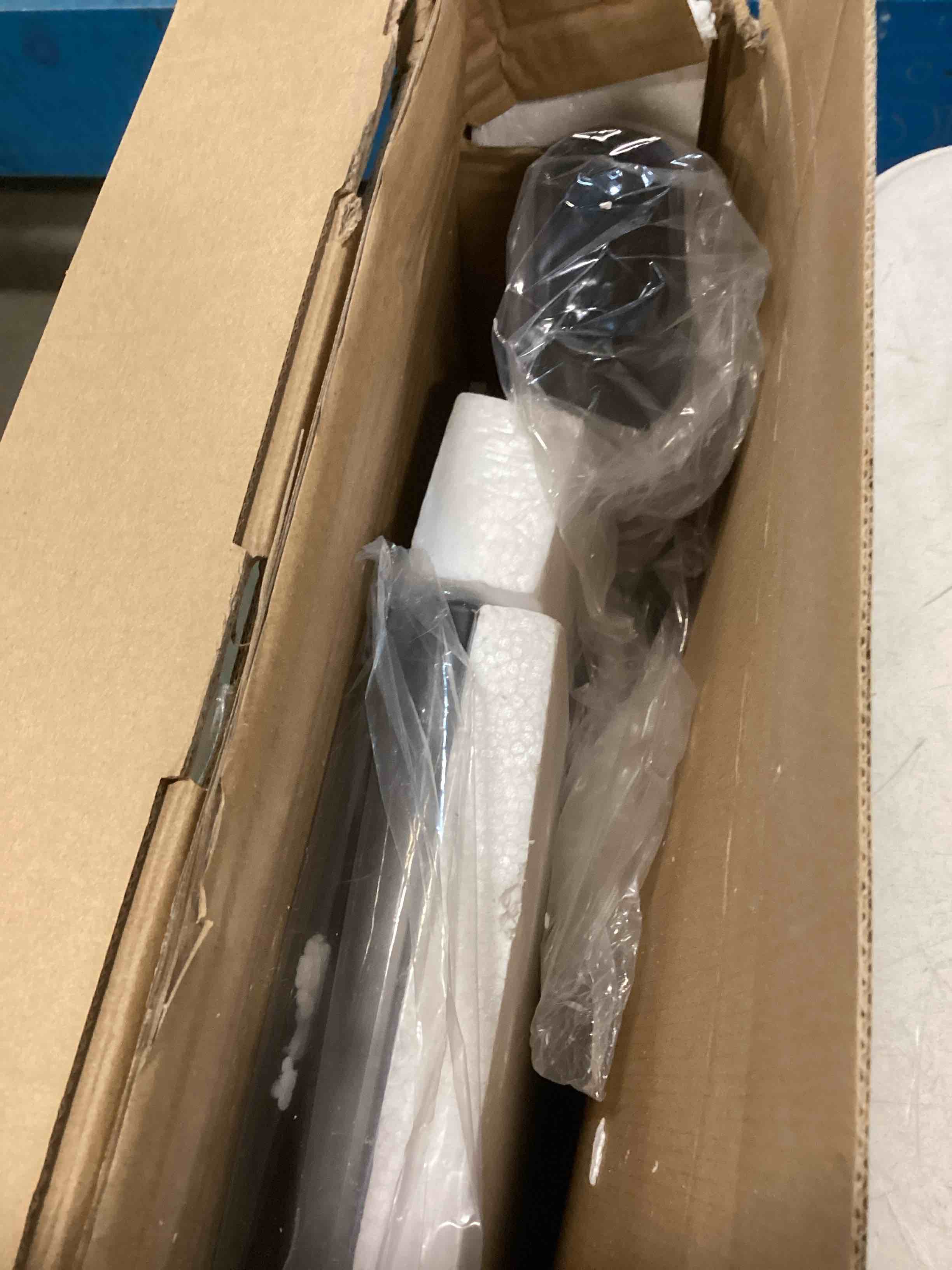 https://s3.amazonaws.com/lotting-images-prod/bidfta/YEL5694349_1707403217751.jpeg