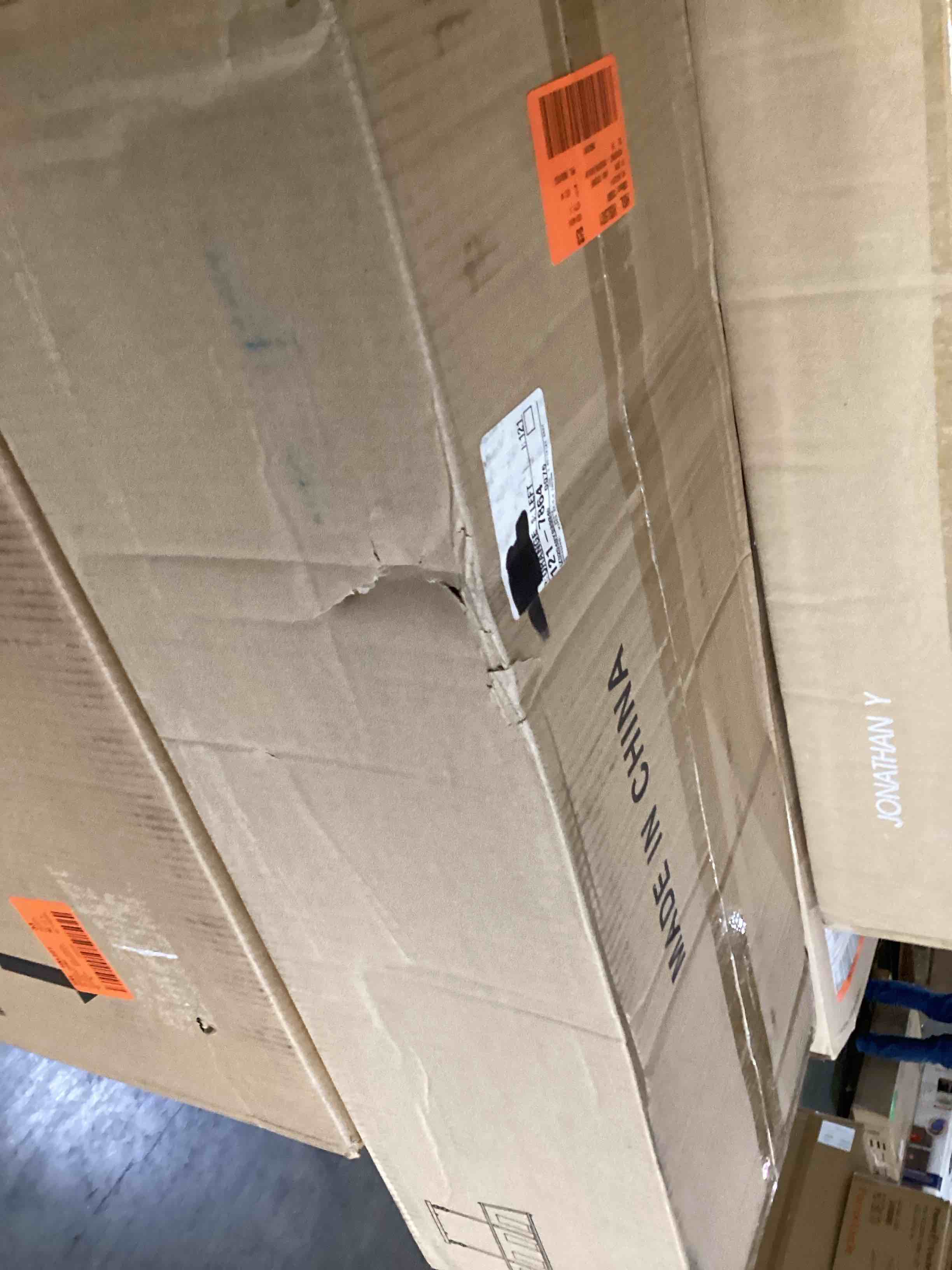 https://s3.amazonaws.com/lotting-images-prod/bidfta/YEL5698009_1712586547099.jpeg