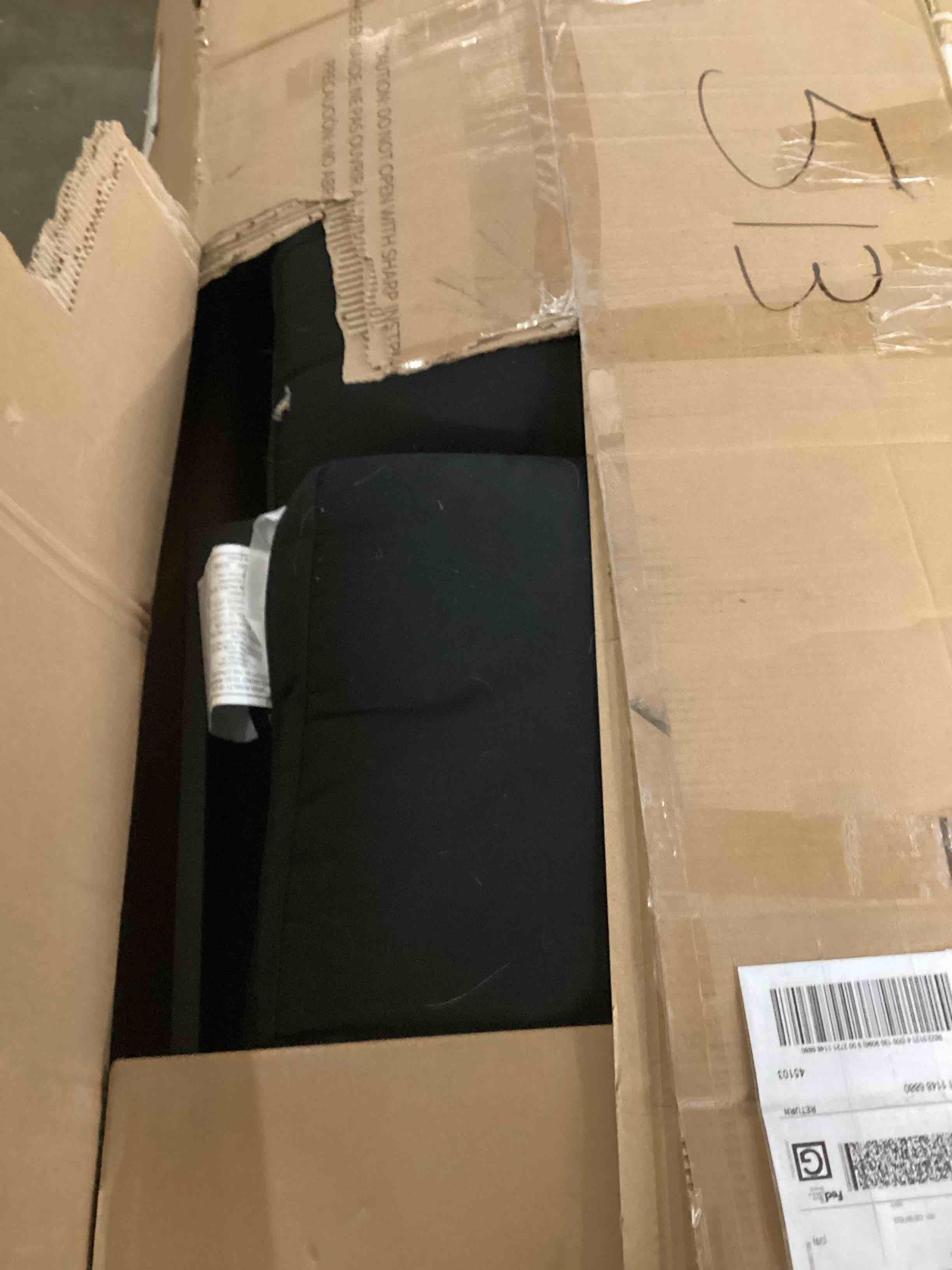 https://s3.amazonaws.com/lotting-images-prod/bidfta/YEL5698251_1712759404985.jpeg