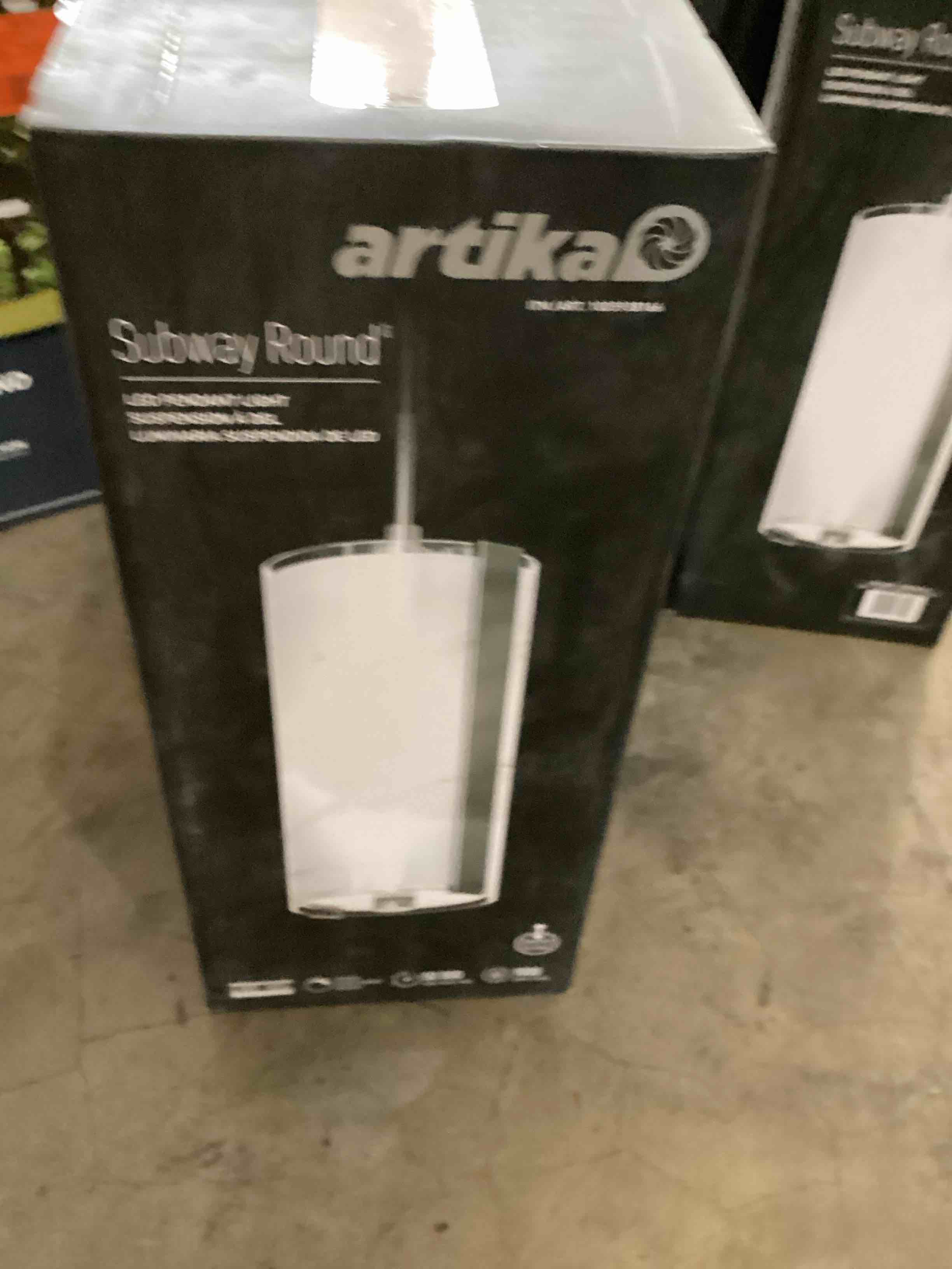 https://s3.amazonaws.com/lotting-images-prod/bidfta/YEL5699140_1716902885107.jpeg