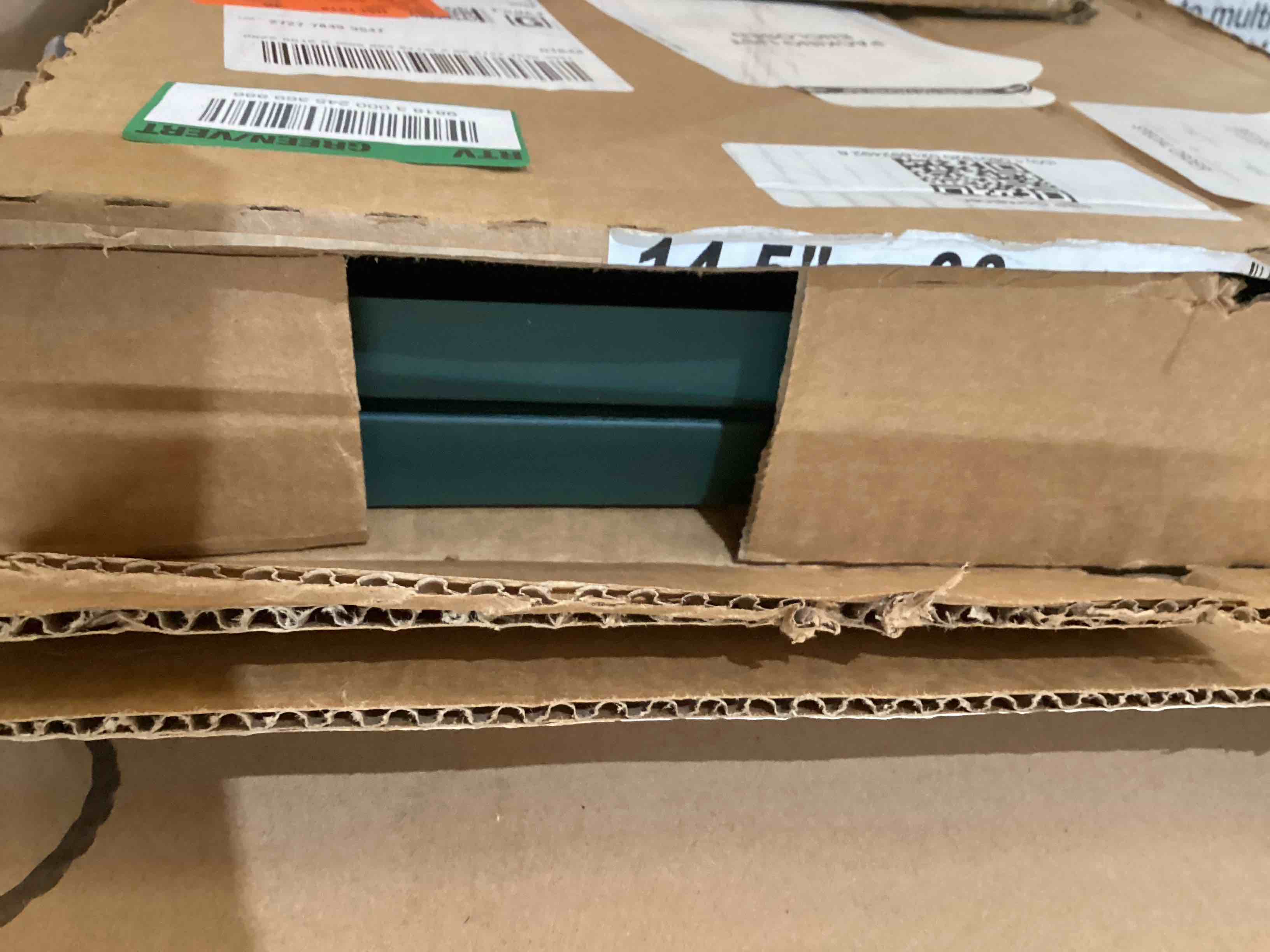 https://s3.amazonaws.com/lotting-images-prod/bidfta/YEL5699639_1717433719017.jpeg