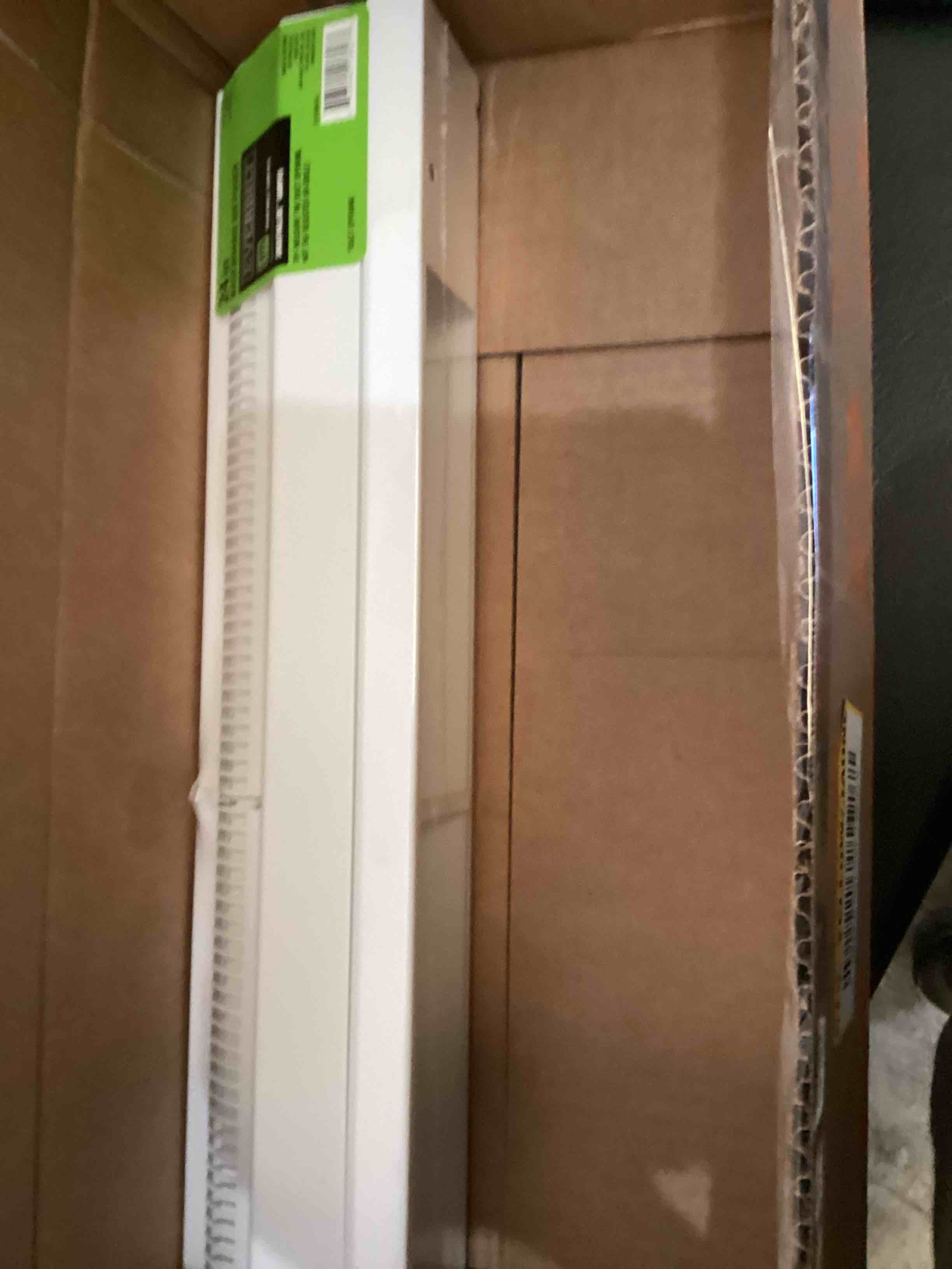 https://s3.amazonaws.com/lotting-images-prod/bidfta/YEL5699811_1718212952301.jpeg