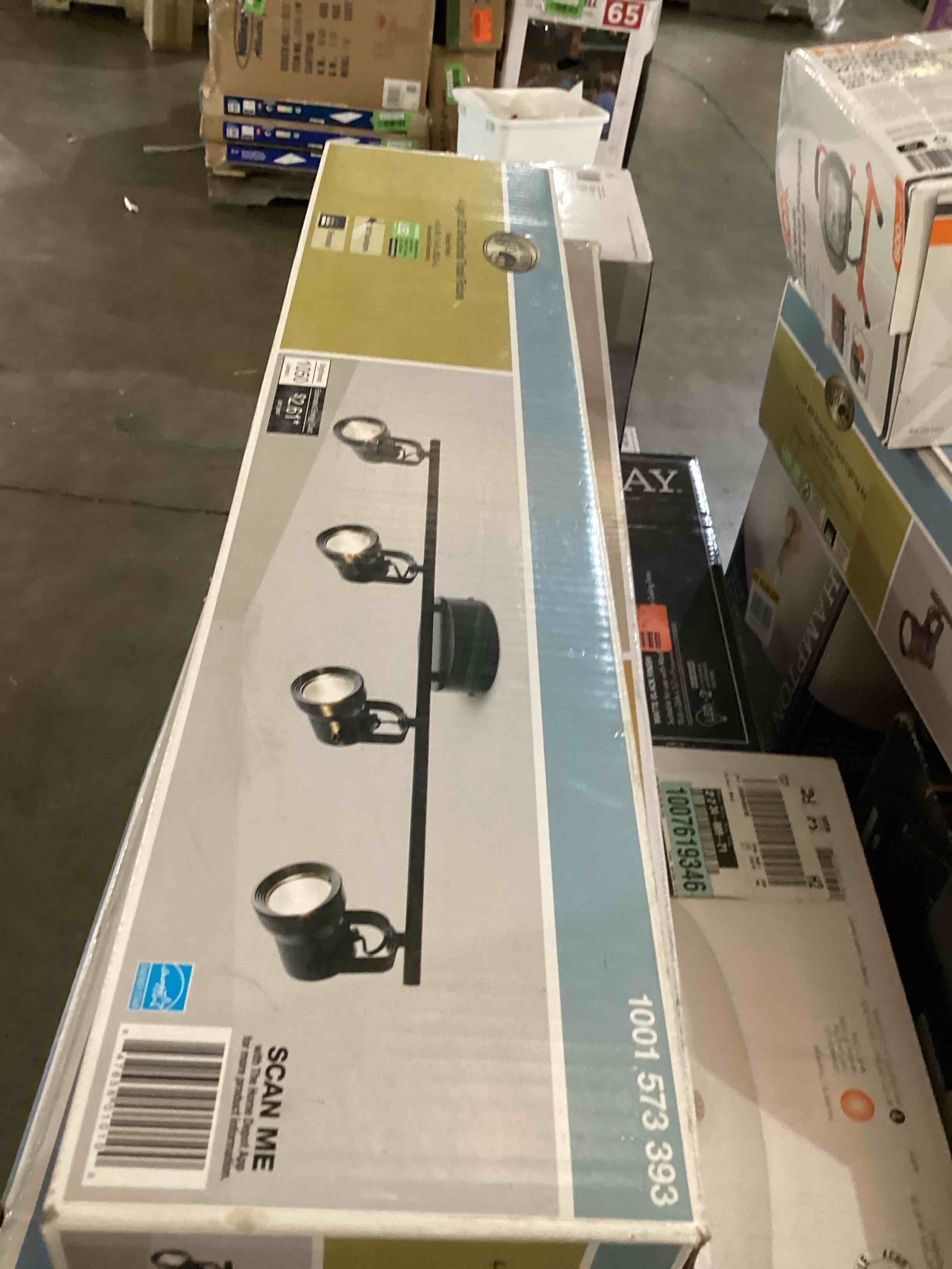 https://s3.amazonaws.com/lotting-images-prod/bidfta/YEL5701082_1715352363940.jpeg