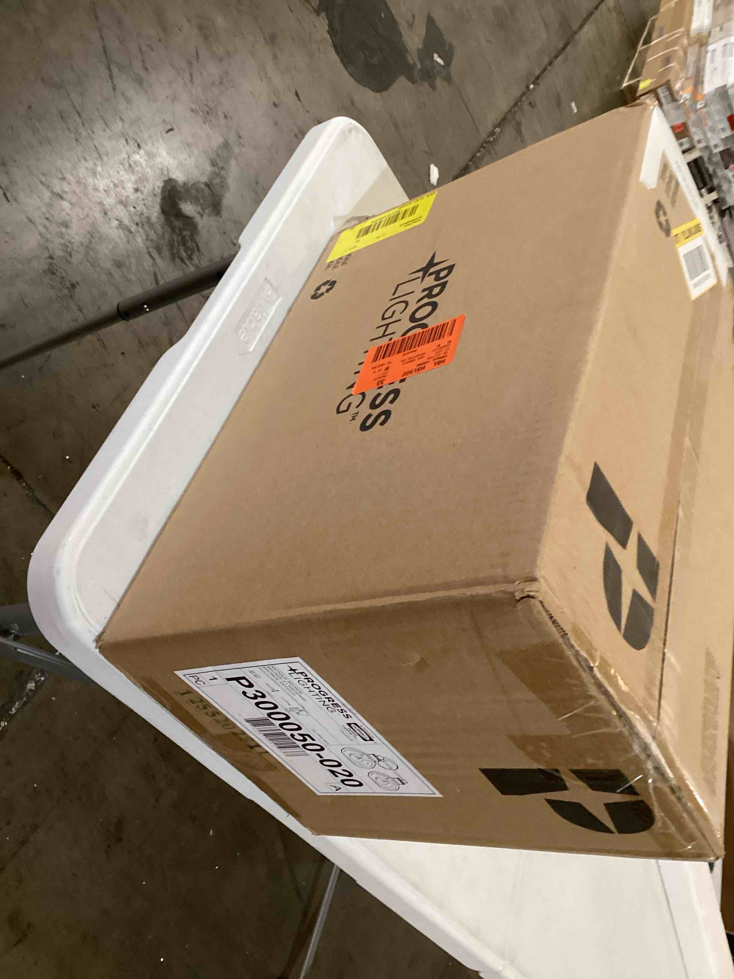 https://s3.amazonaws.com/lotting-images-prod/bidfta/YEL5703347_1715795351296.jpeg