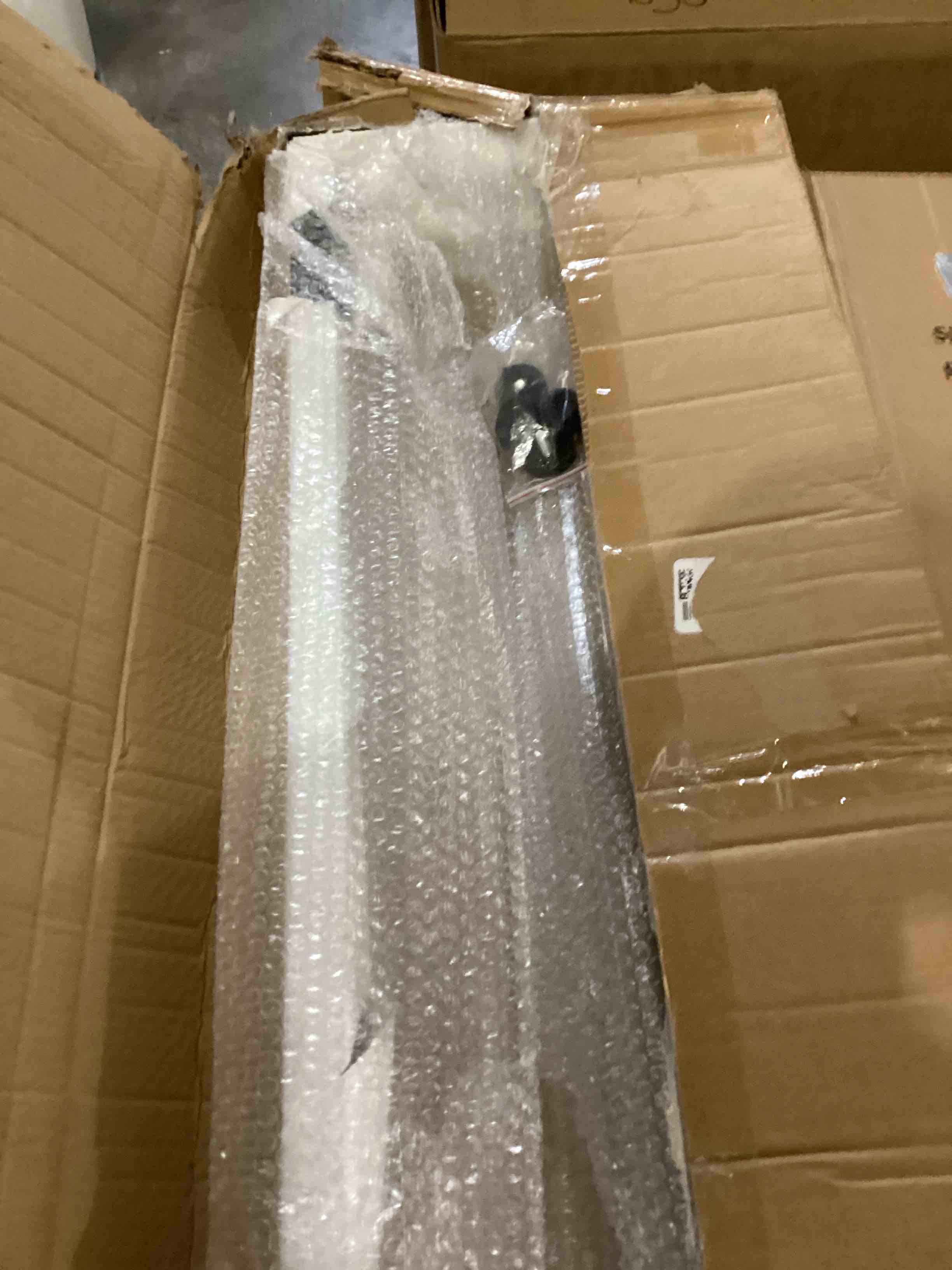 https://s3.amazonaws.com/lotting-images-prod/bidfta/YEL5704655_1728478875322.jpeg