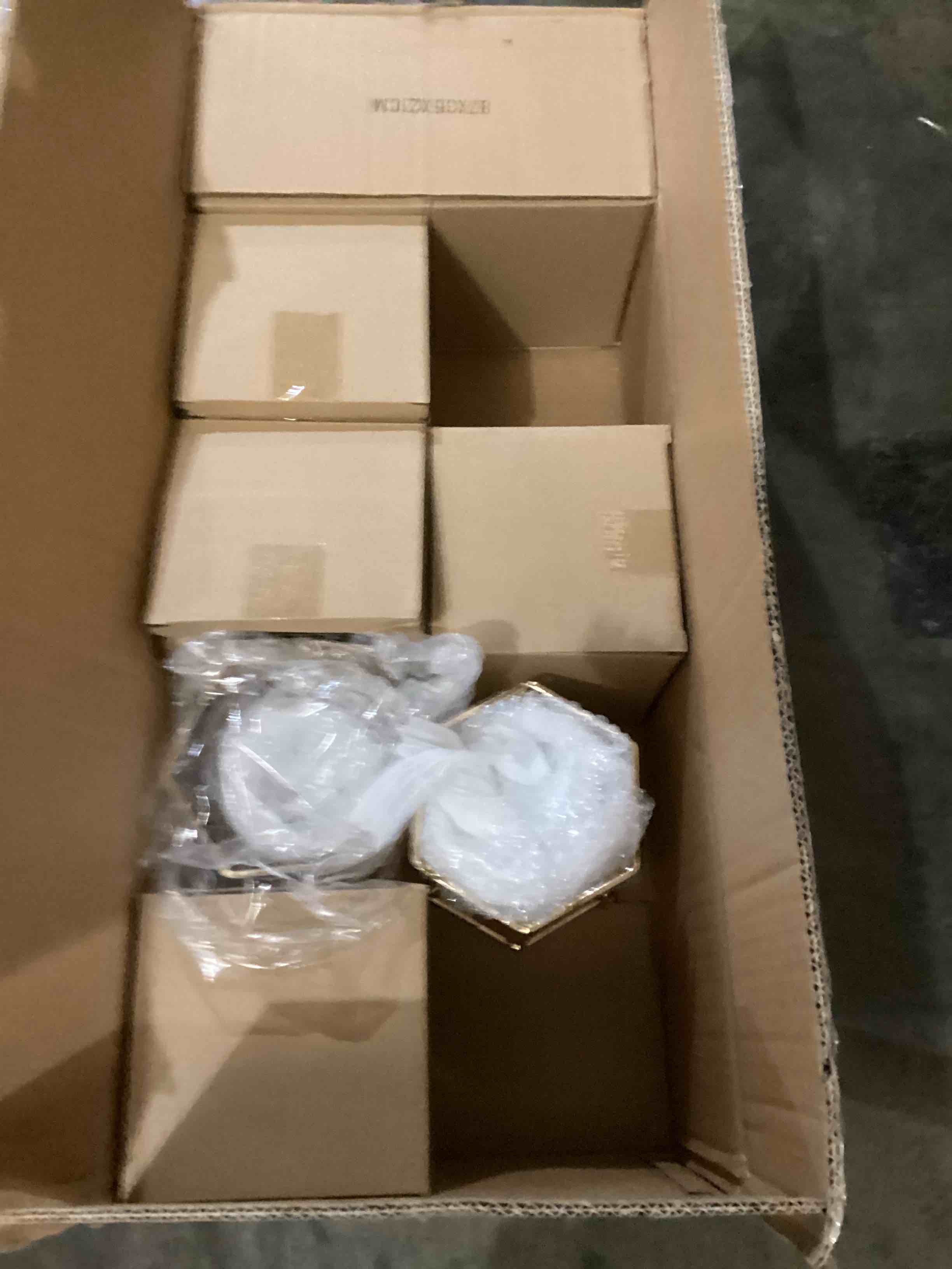 https://s3.amazonaws.com/lotting-images-prod/bidfta/YEL5704658_1728478634182.jpeg