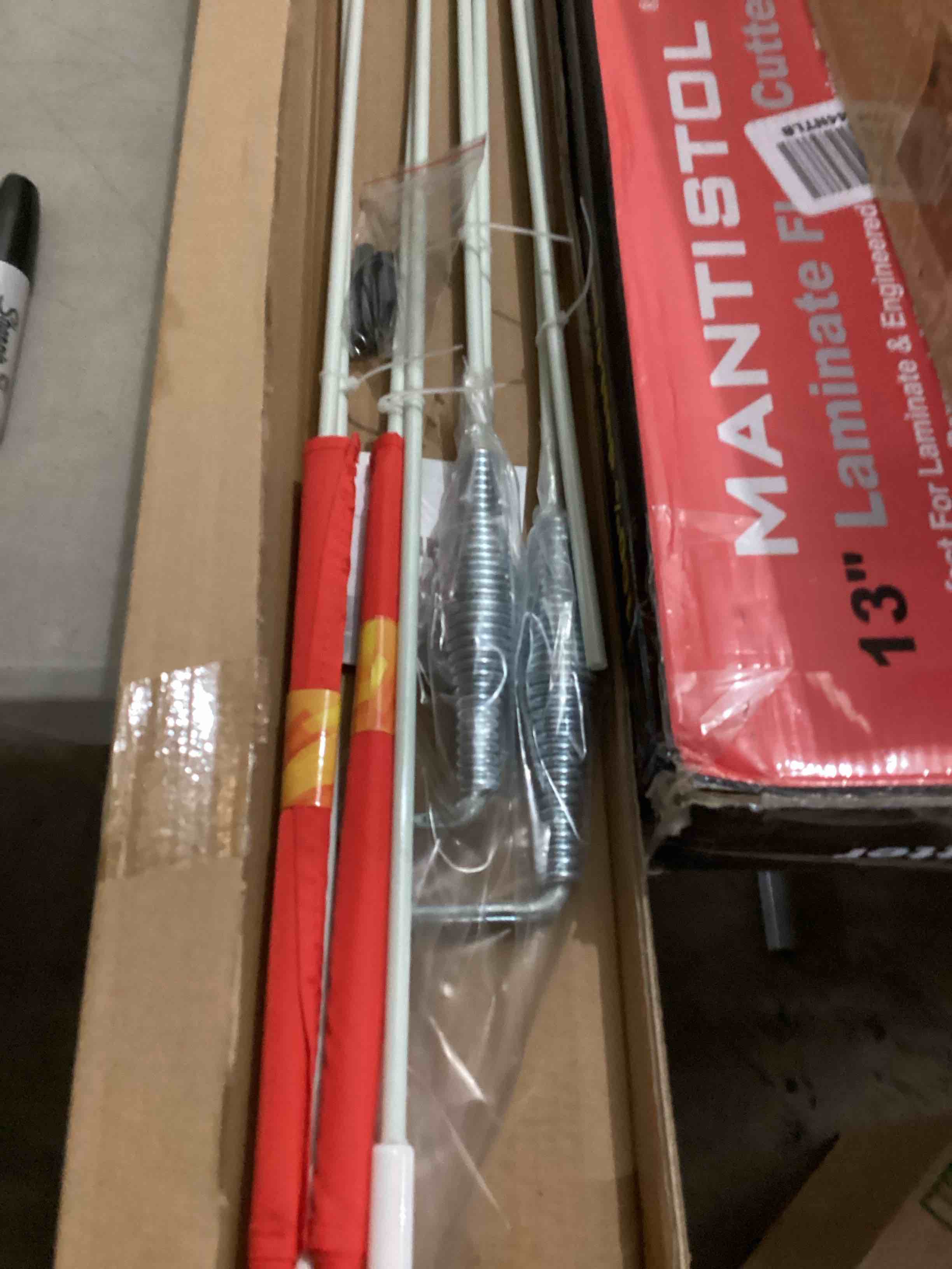 https://s3.amazonaws.com/lotting-images-prod/bidfta/YEL5704670_1728477564752.jpeg