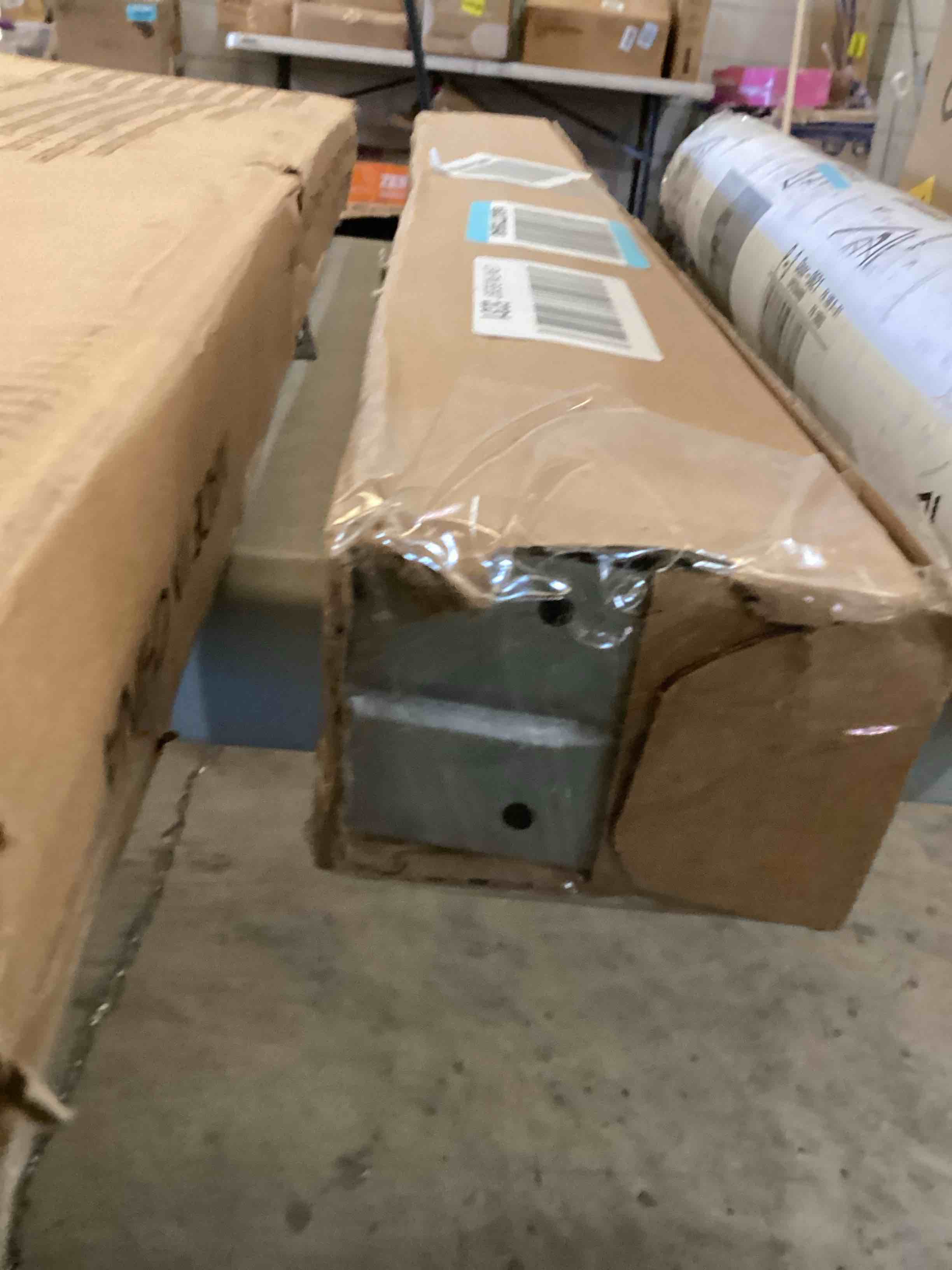 https://s3.amazonaws.com/lotting-images-prod/bidfta/YEL5704705_1728496210090.jpeg
