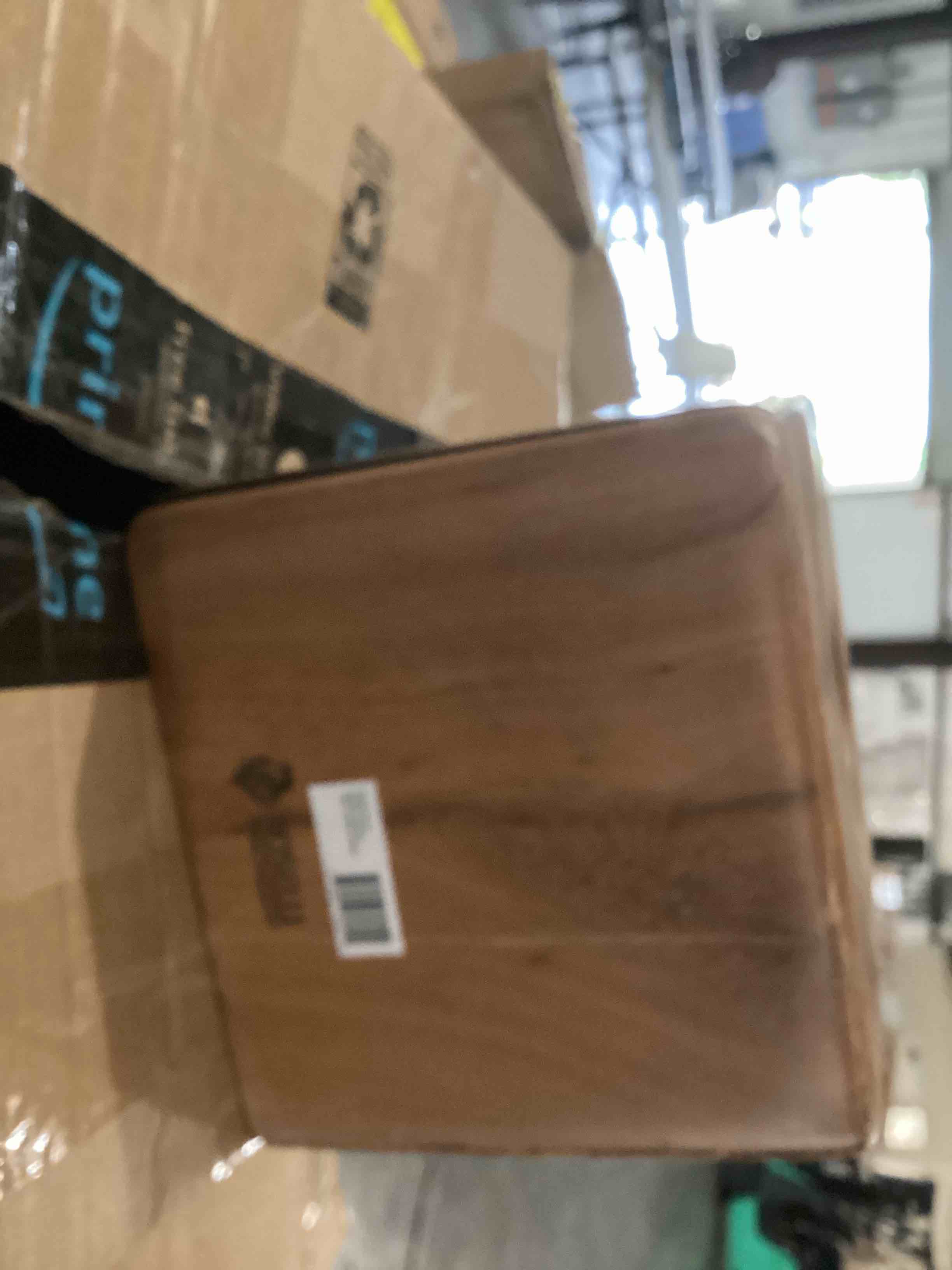 https://s3.amazonaws.com/lotting-images-prod/bidfta/YEL5708002_1722265205671.jpeg