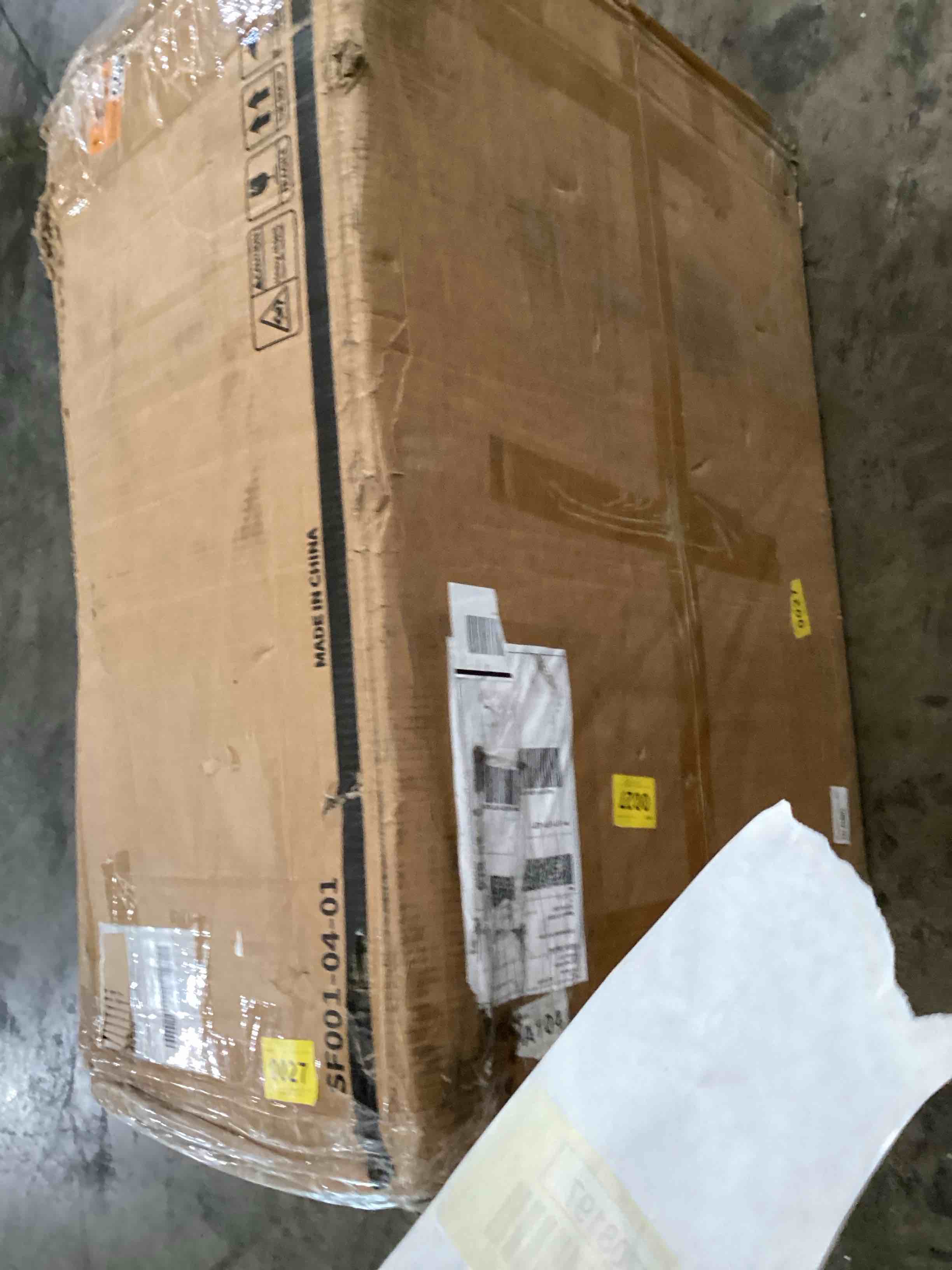 https://s3.amazonaws.com/lotting-images-prod/bidfta/YEL5708190_1722860506656.jpeg