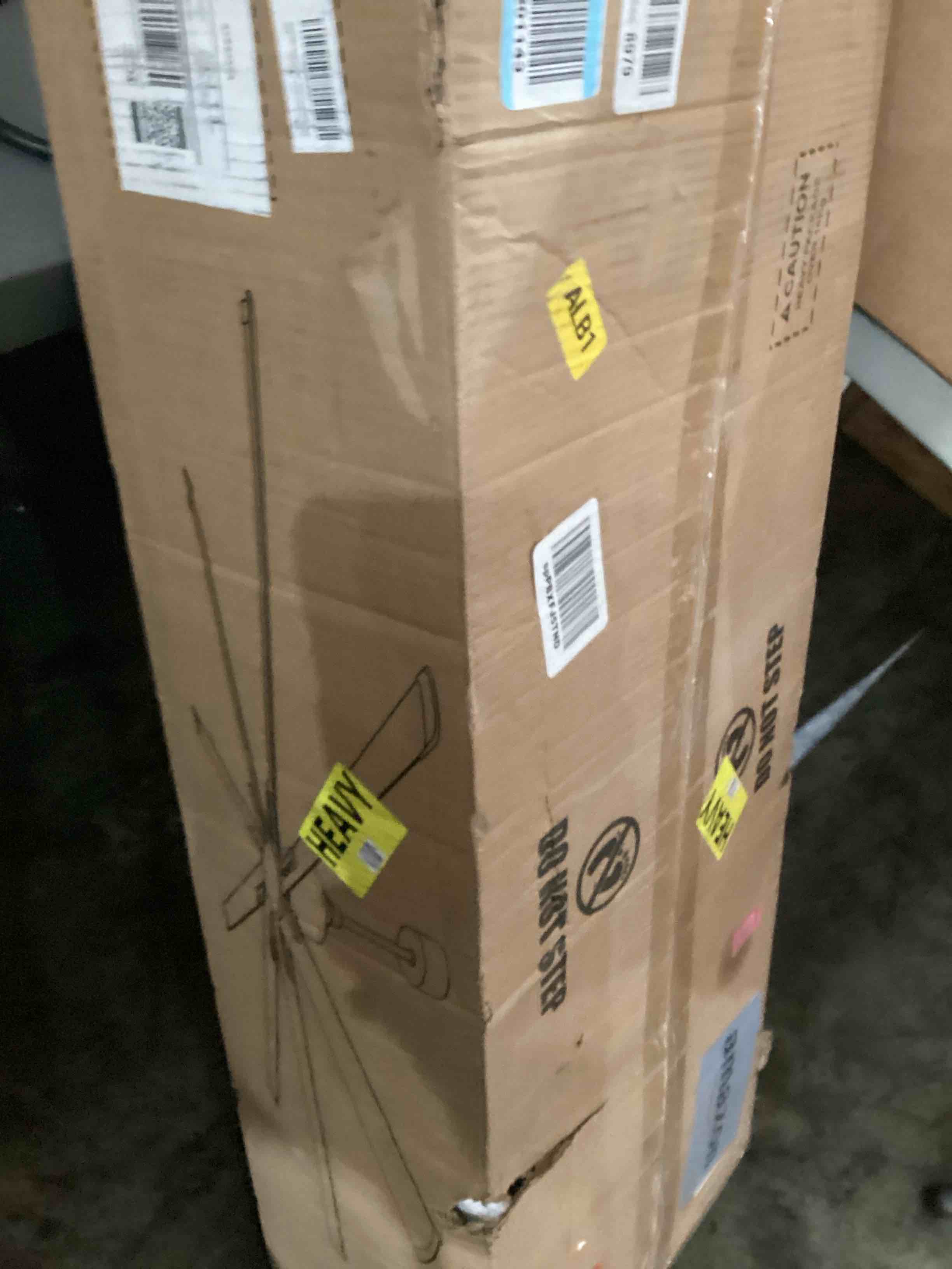 https://s3.amazonaws.com/lotting-images-prod/bidfta/YEL5709338_1725884685813.jpeg