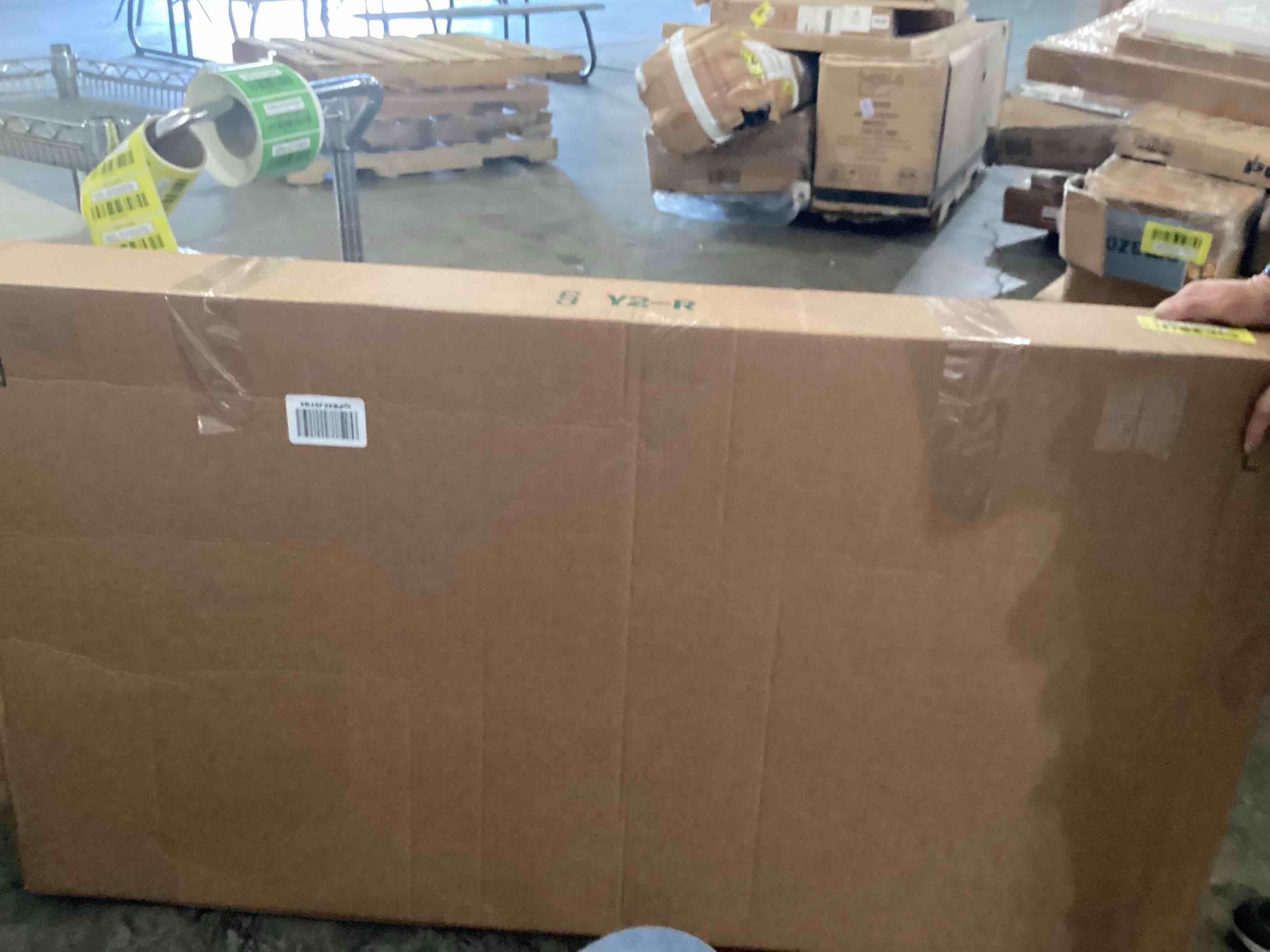 https://s3.amazonaws.com/lotting-images-prod/bidfta/YEL5709349_1725887991396.jpeg