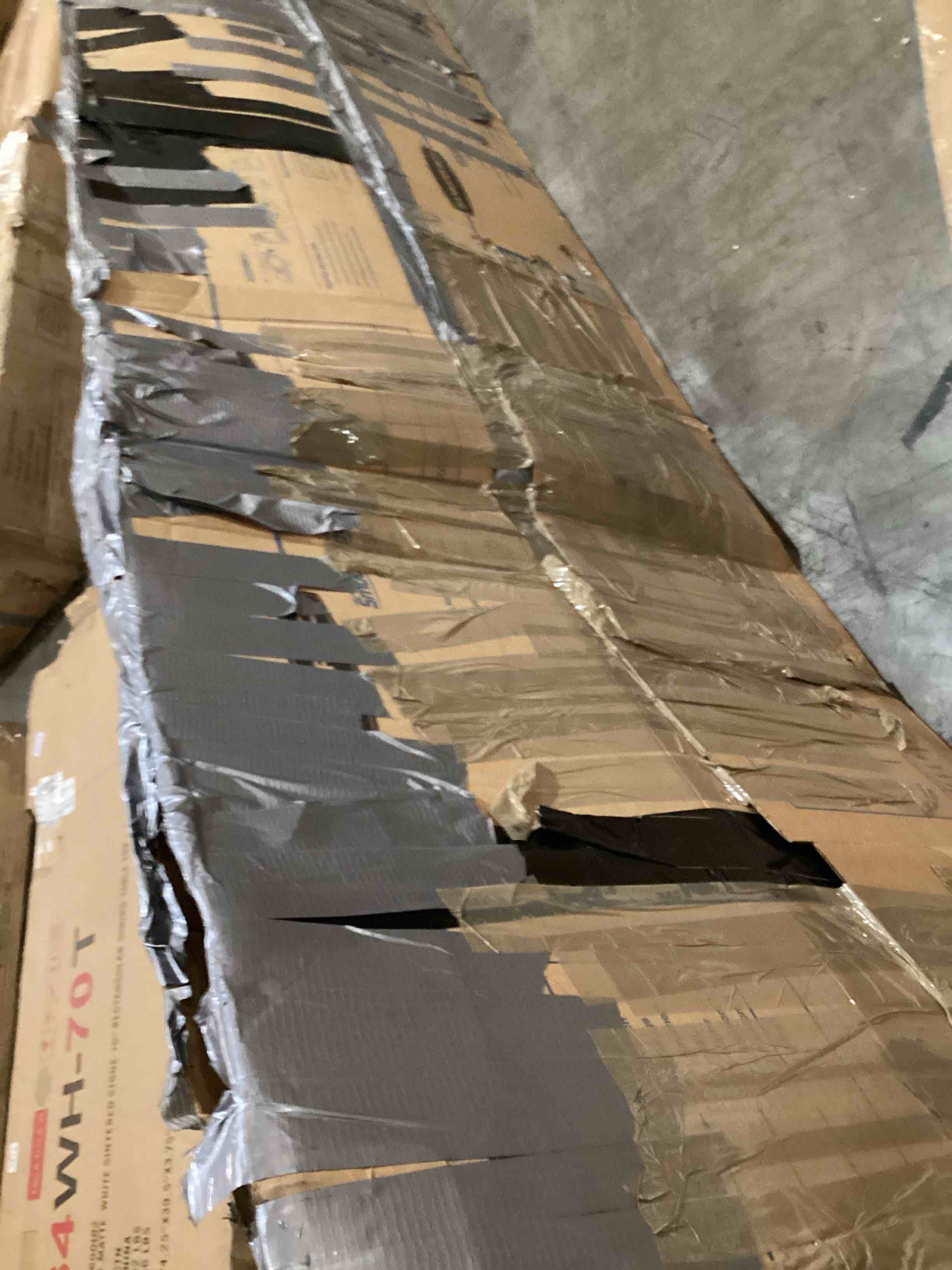 https://s3.amazonaws.com/lotting-images-prod/bidfta/YEL5709791_1727716007559.jpeg