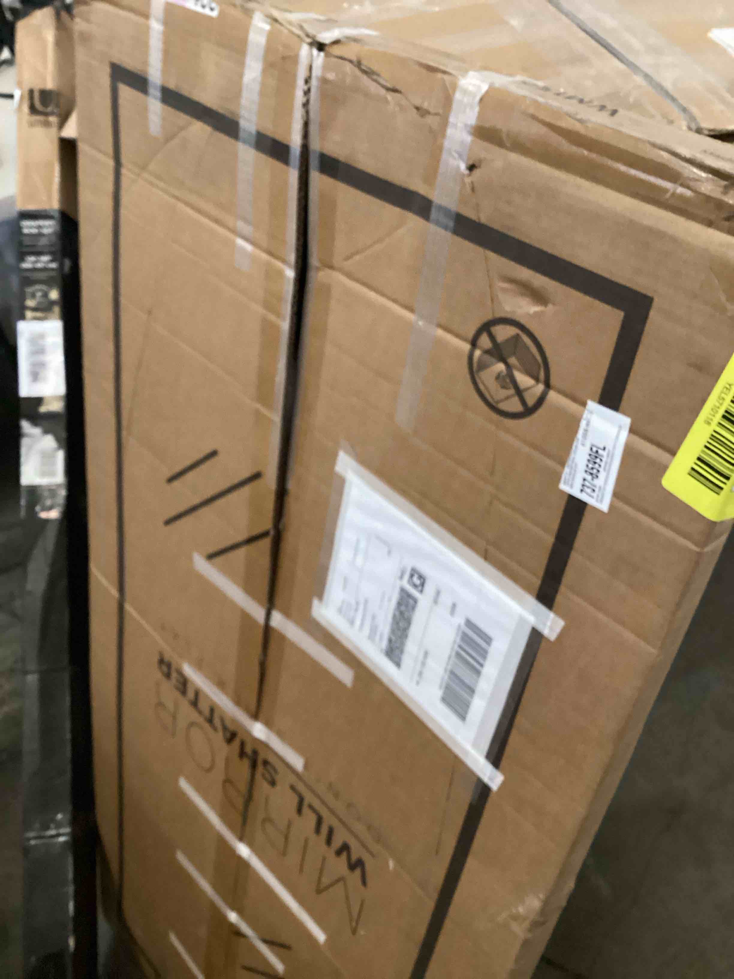 https://s3.amazonaws.com/lotting-images-prod/bidfta/YEL5710118_1727883958486.jpeg