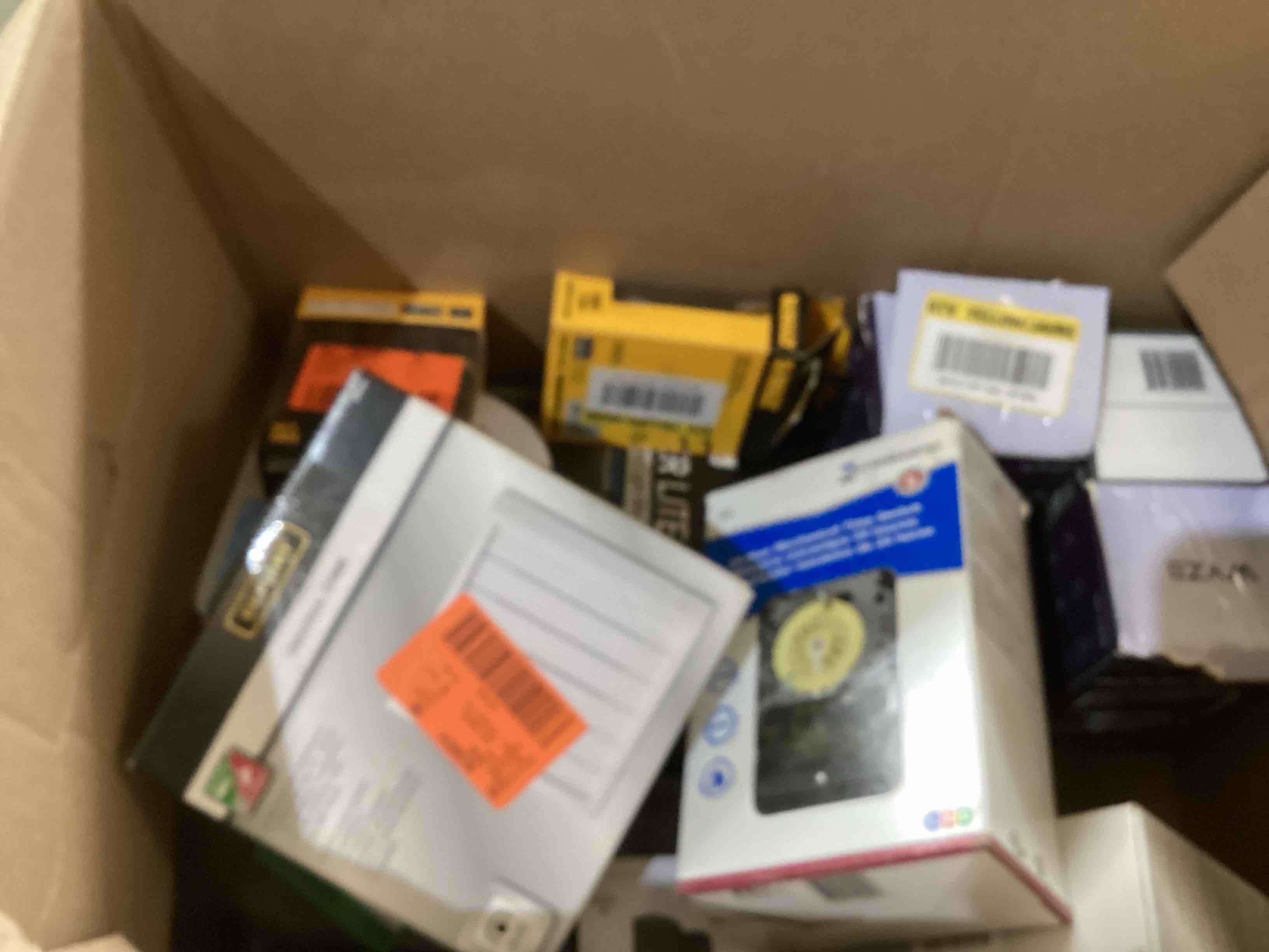 https://s3.amazonaws.com/lotting-images-prod/bidfta/YEL5712948_1715175862942.jpeg