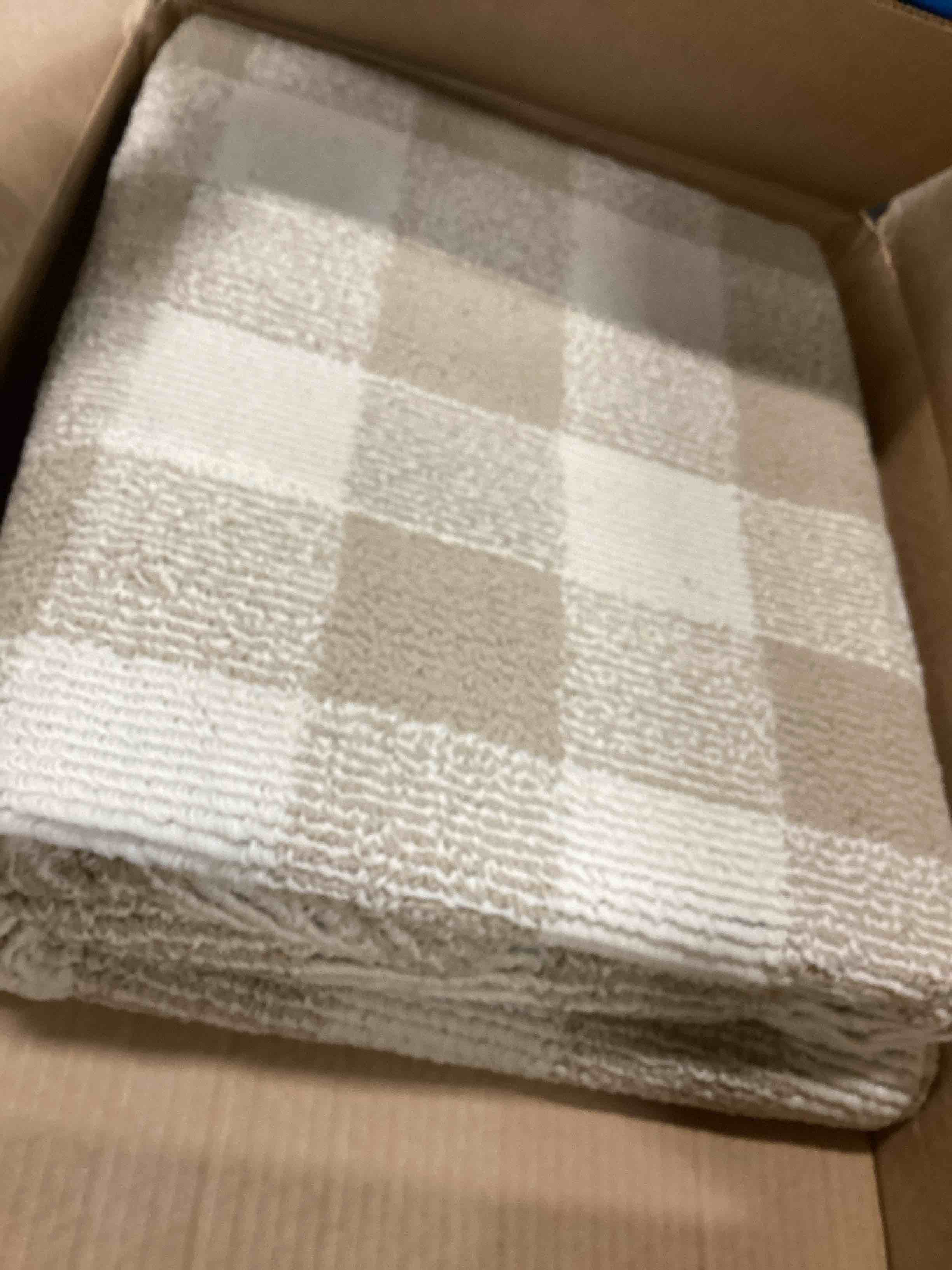 https://s3.amazonaws.com/lotting-images-prod/bidfta/YEL5720802_1711114133871.jpeg