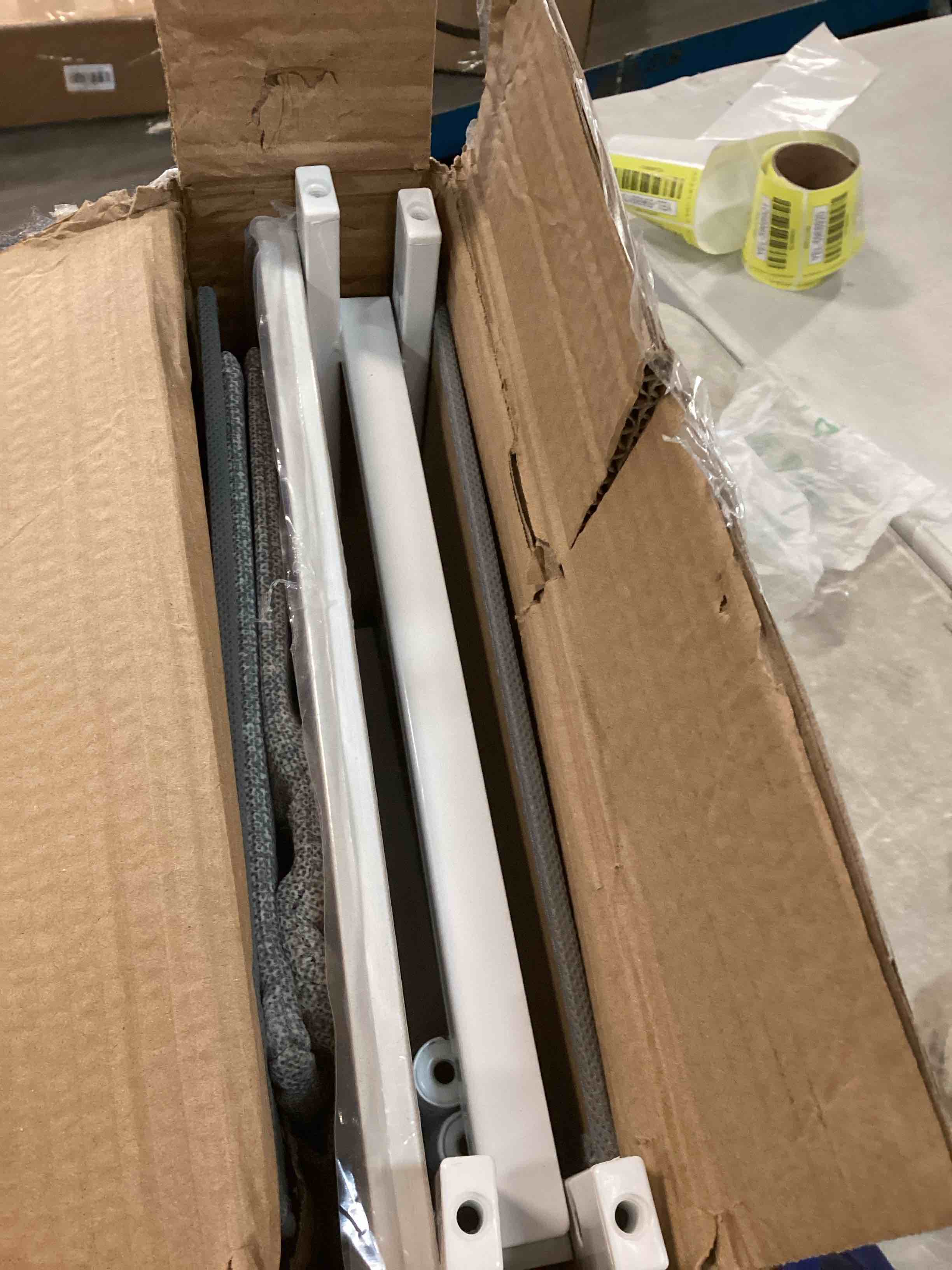 https://s3.amazonaws.com/lotting-images-prod/bidfta/YEL5721449_1710341729291.jpeg